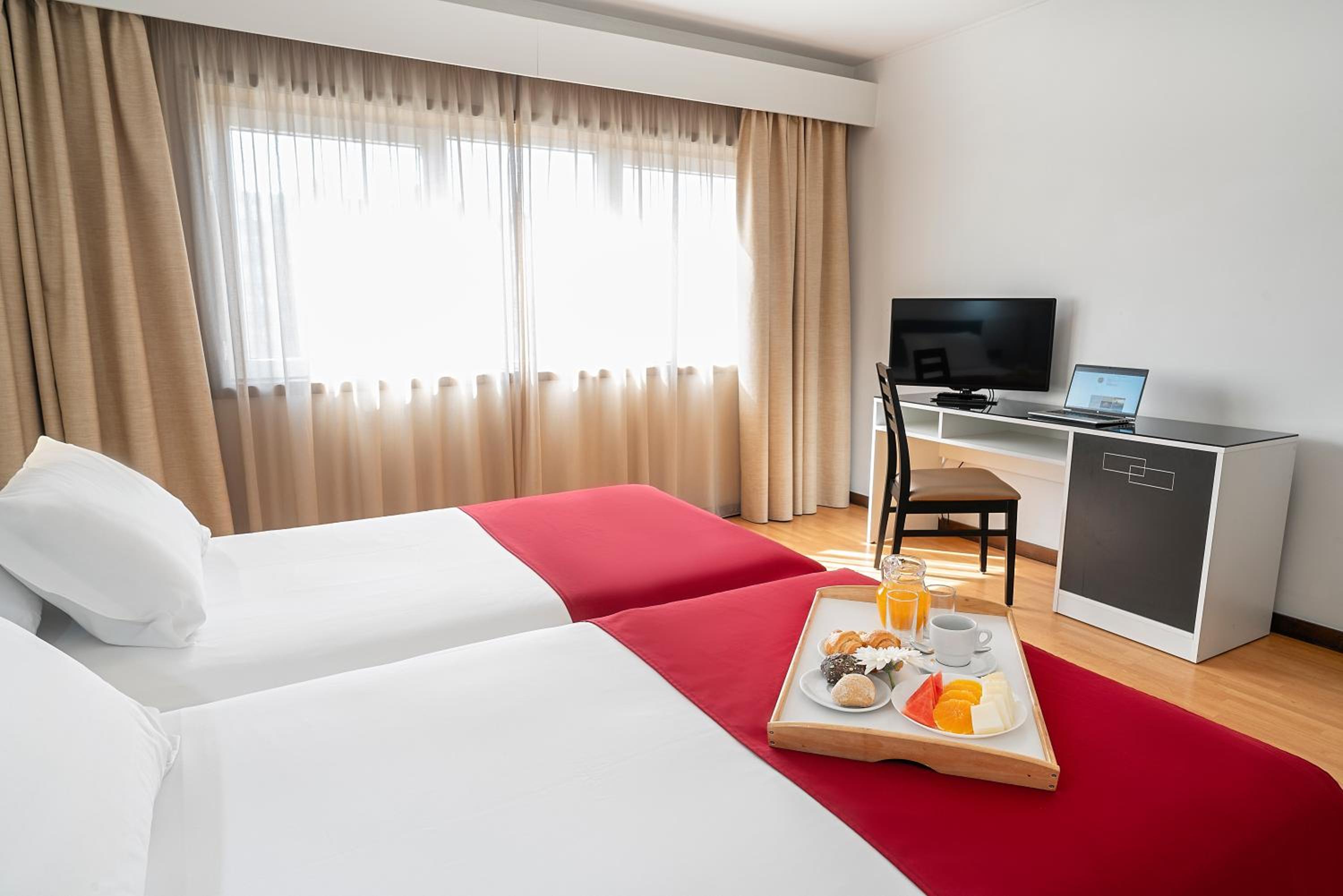 Twin Room - Photo 3