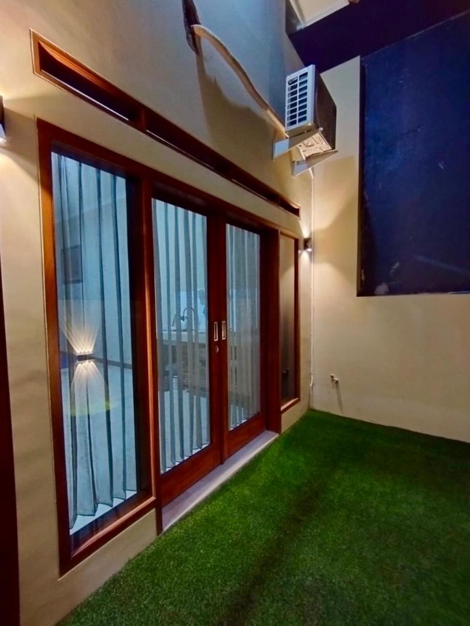 Three-Bedroom House - Photo 2