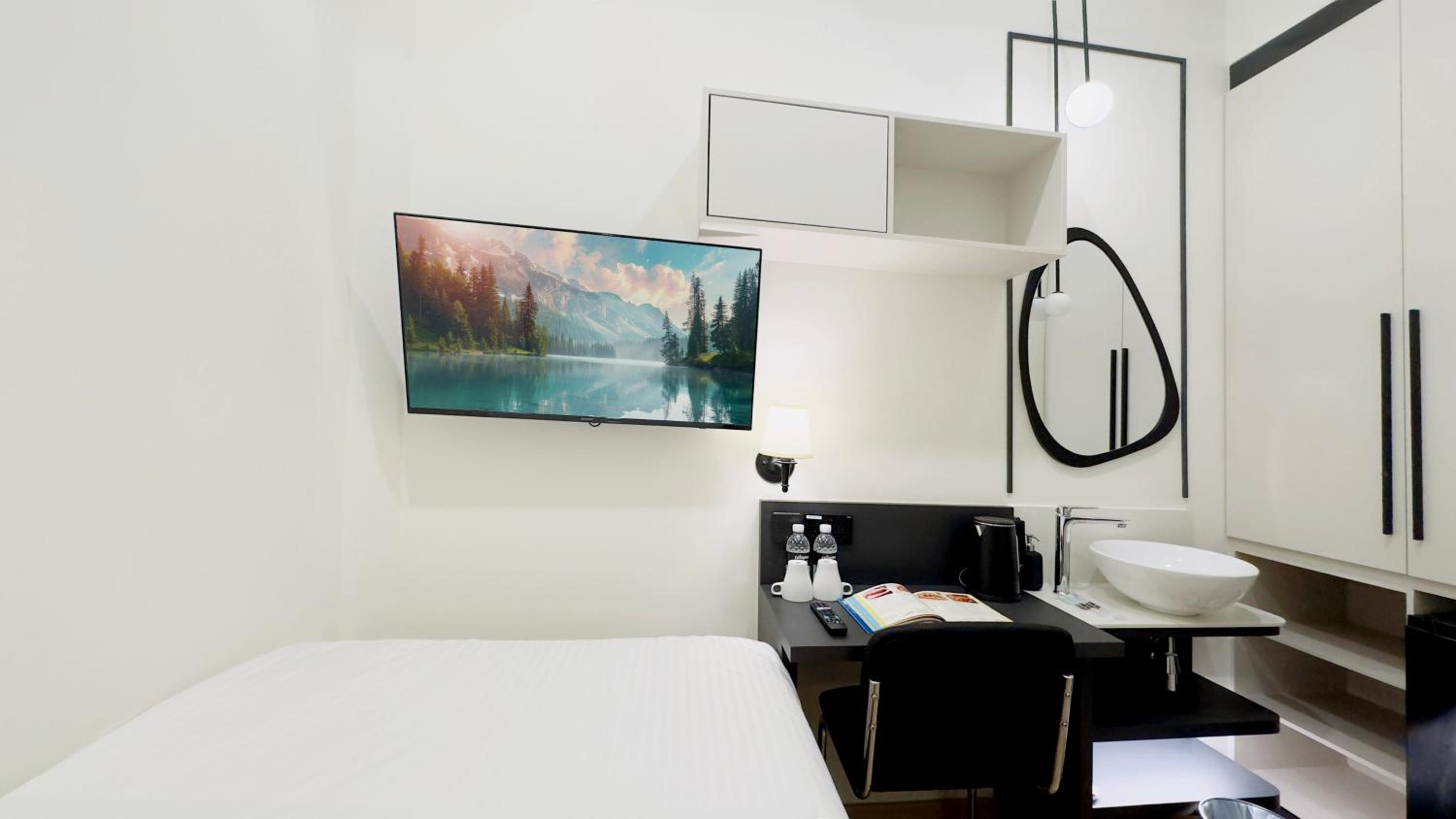 Small Single Room photo 3