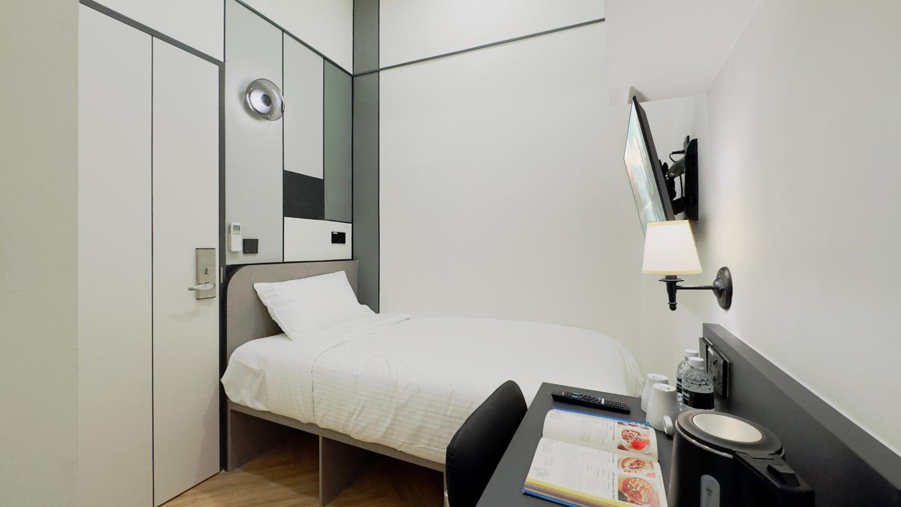 Small Single Room photo 1