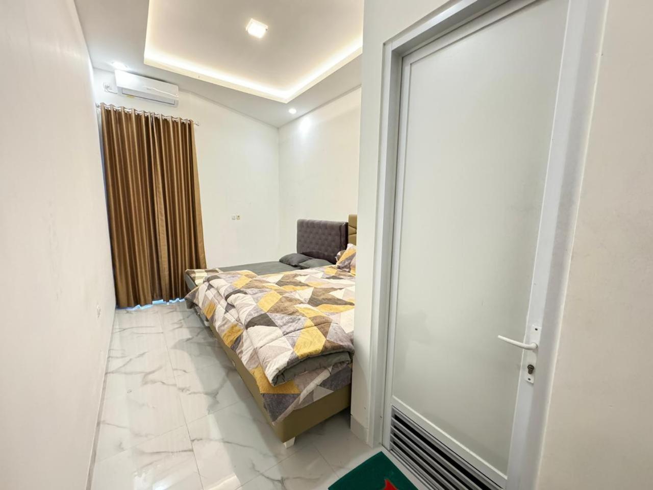 Three-Bedroom House photo 2