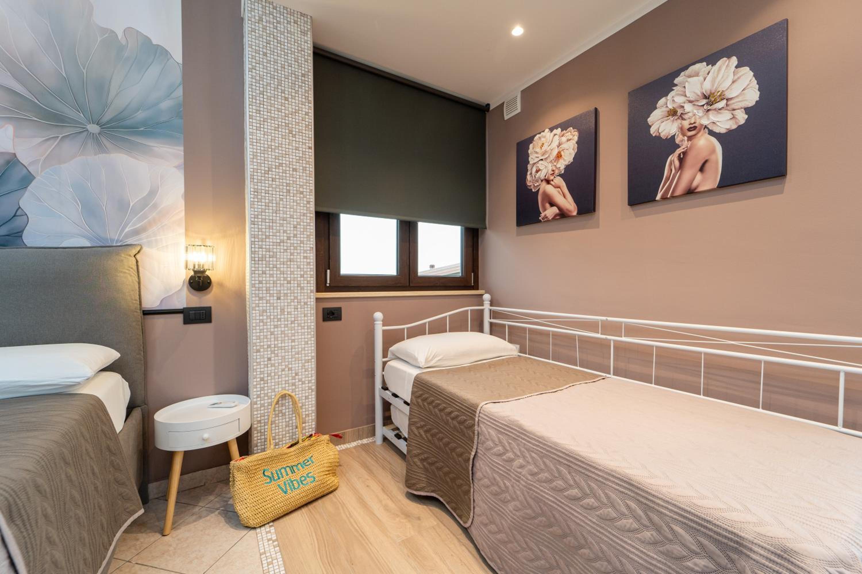 Family Suite with Balcony - Photo 3