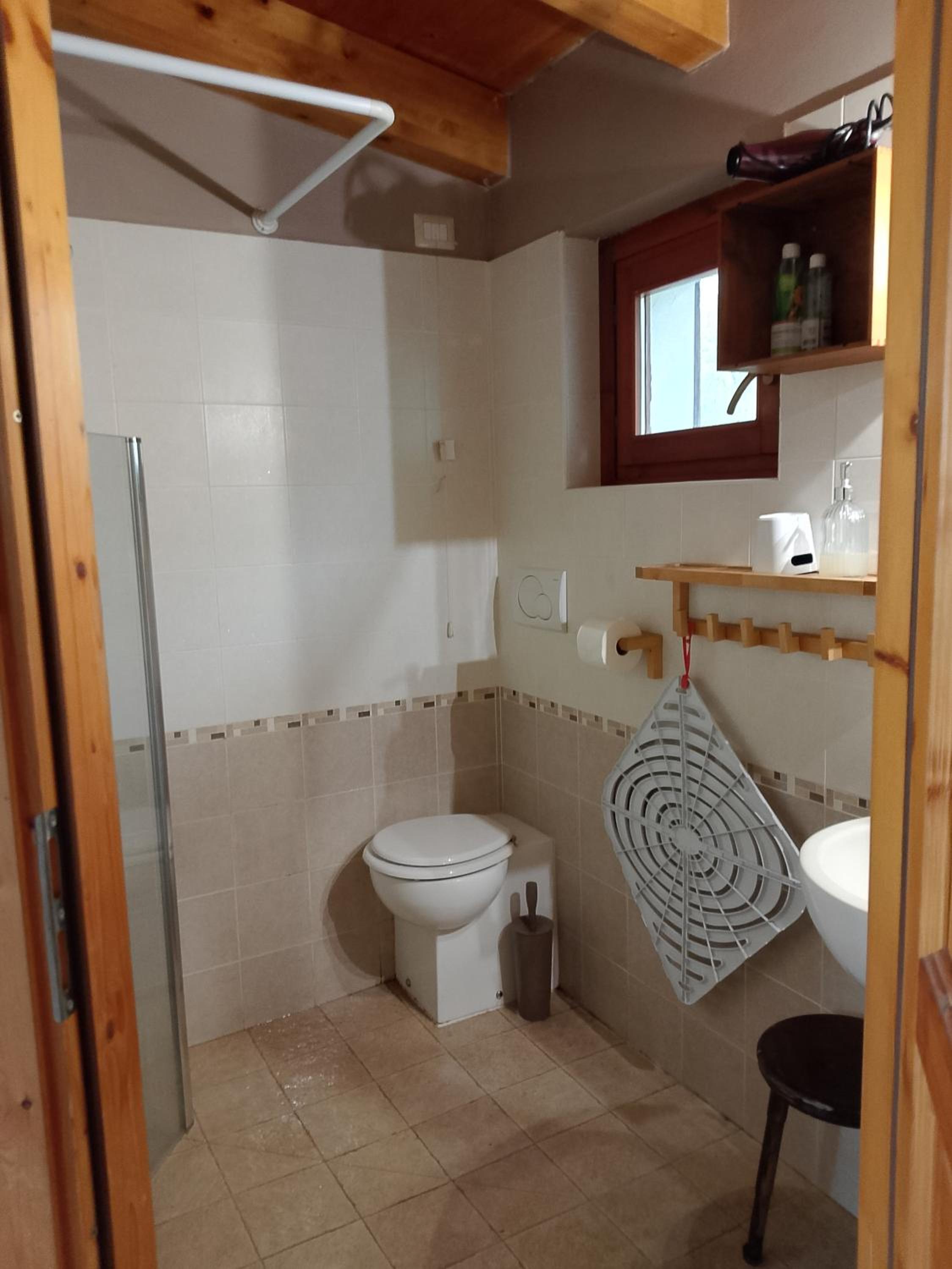 Double or Twin Room with Bathroom - Photo 4