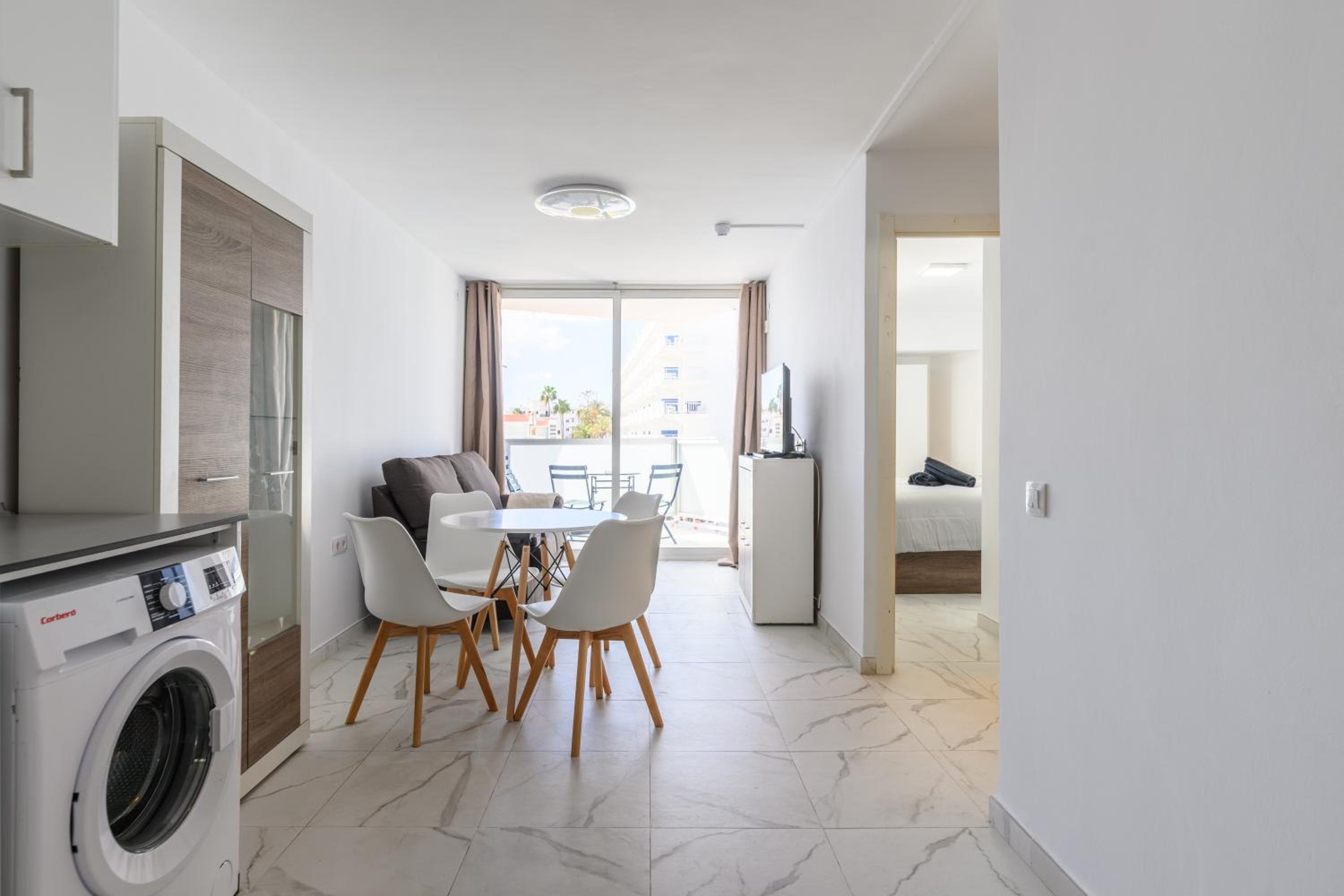 Apartamento de dos habitaciones con balcón