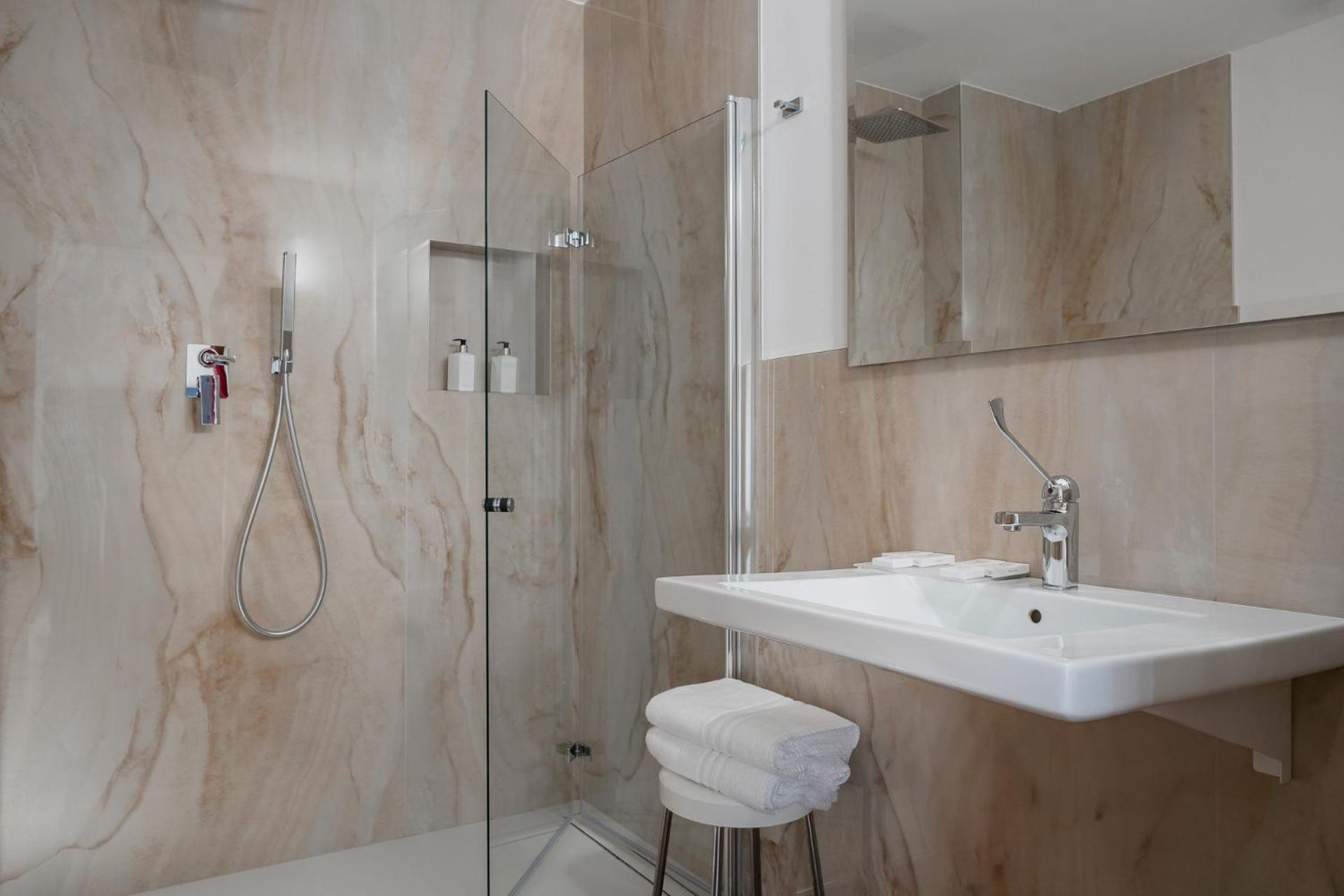 Classic Double or Twin Room - Photo 2