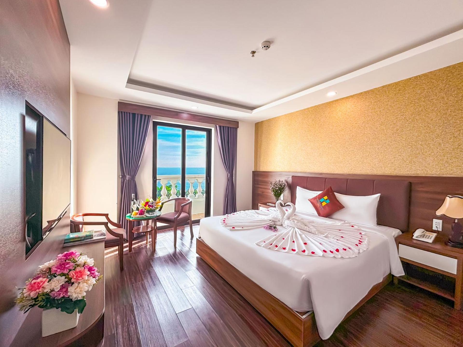 Deluxe Double or Twin Room with Sea View - Photo 1