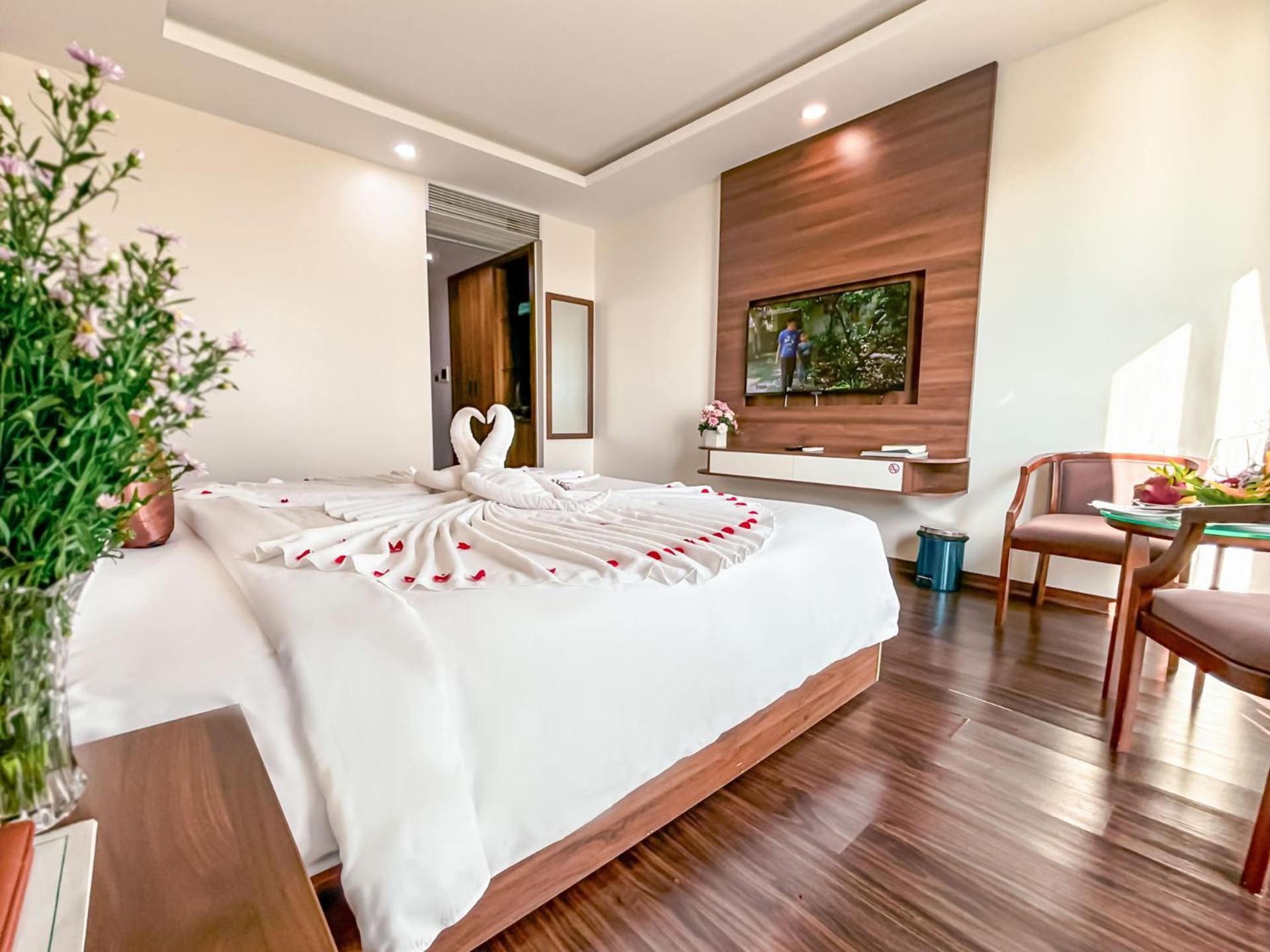 Deluxe Double or Twin Room with Sea View - Photo 18