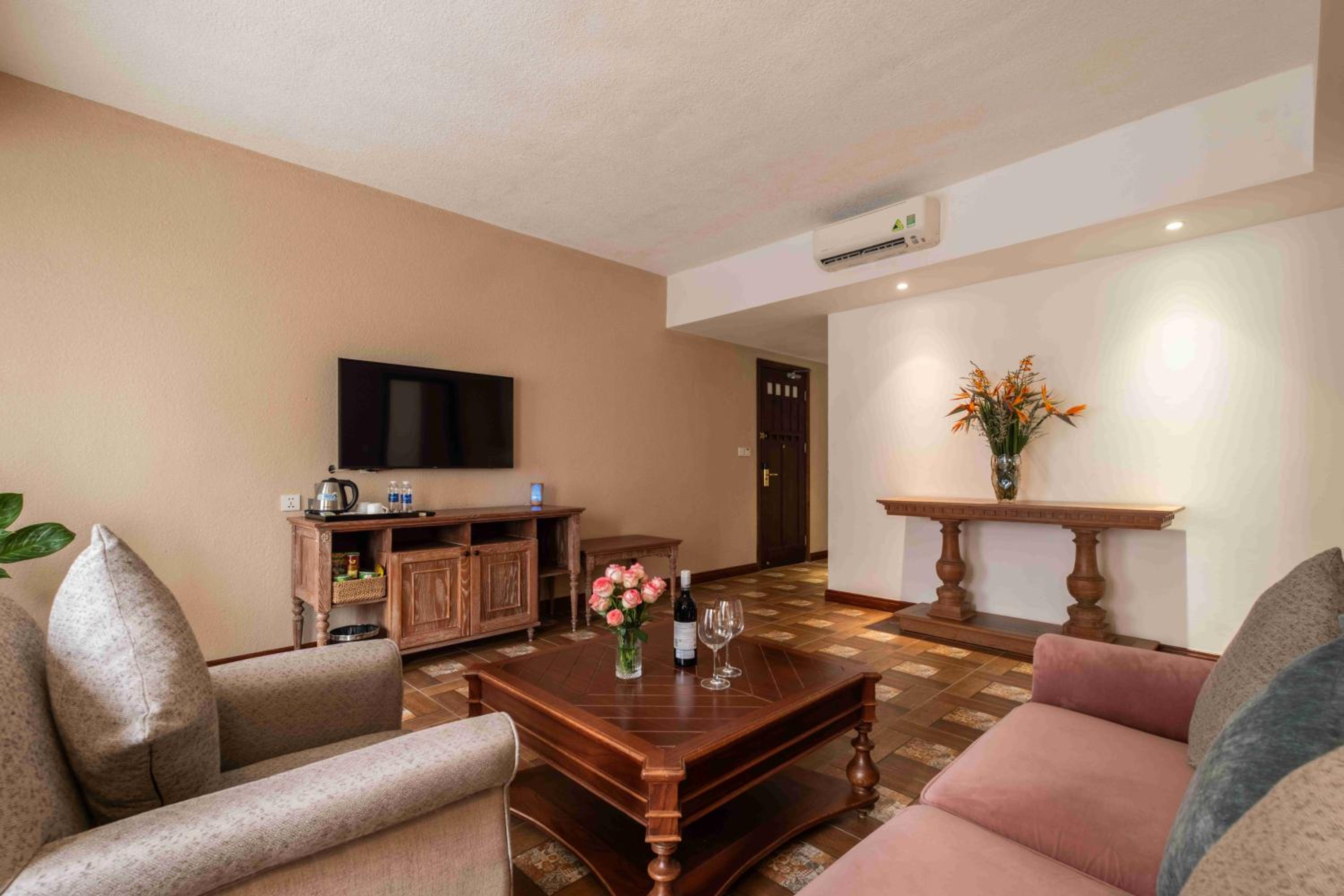 Suite - Photo 8