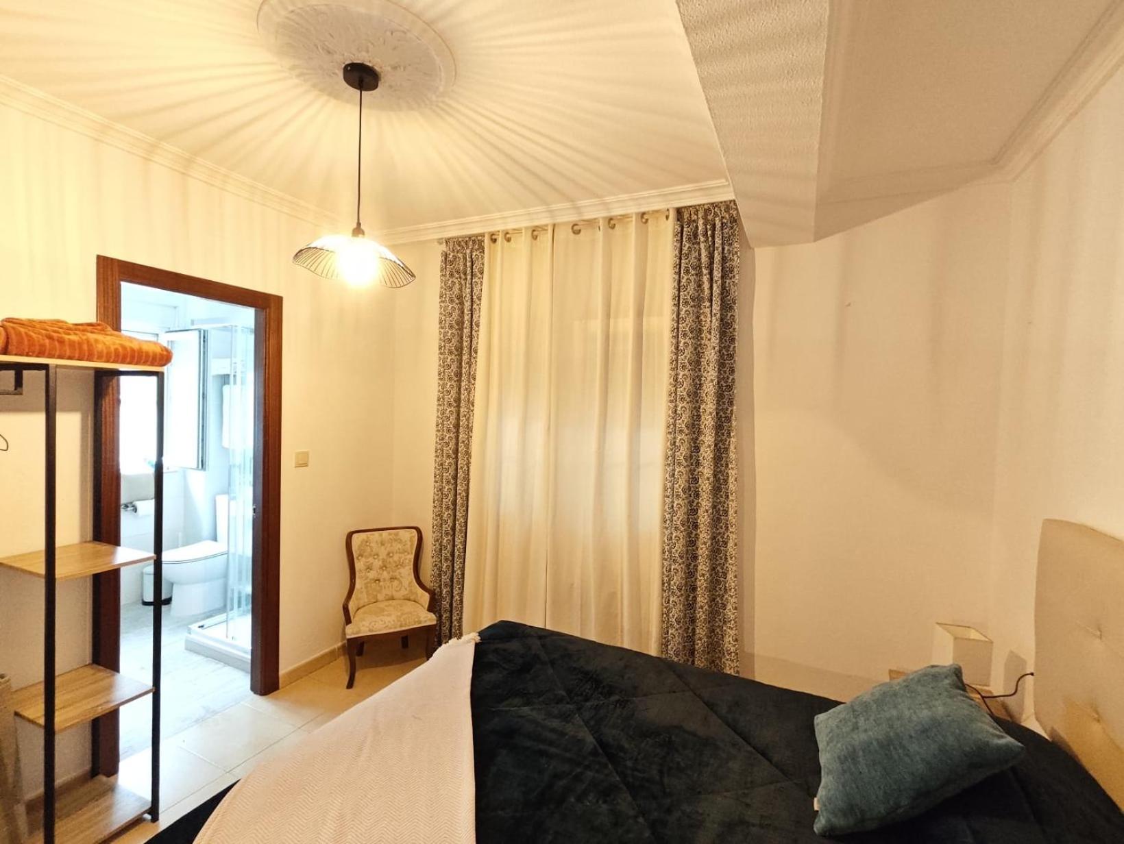 Double Room with Private Bathroom - Photo 7