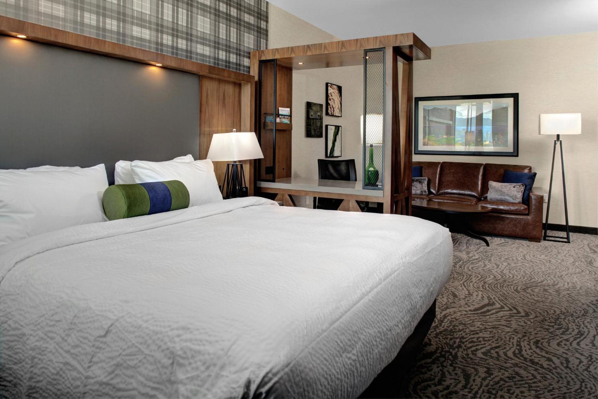 Studio with Two Queen Beds and Sofa Bed - Hearing Accessible