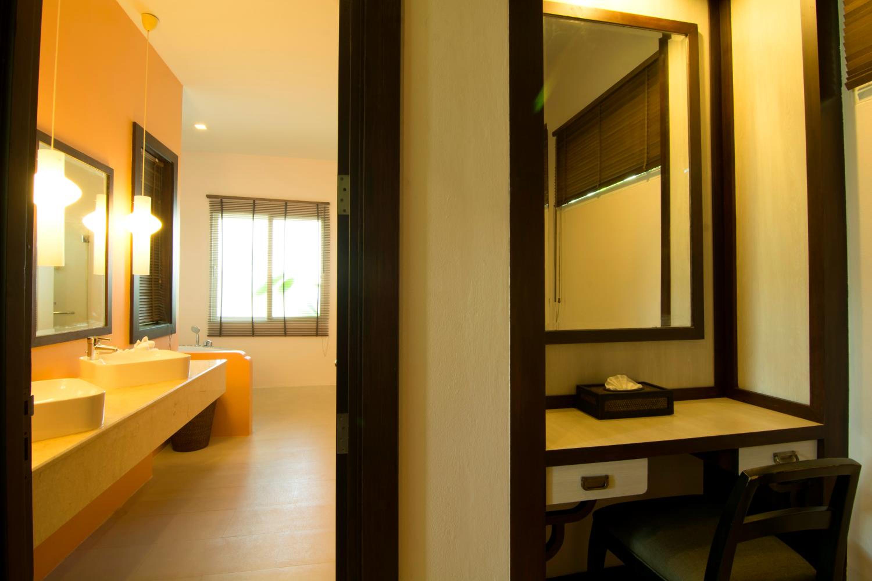 Jacuzzi Villa Pool Access - Photo 1