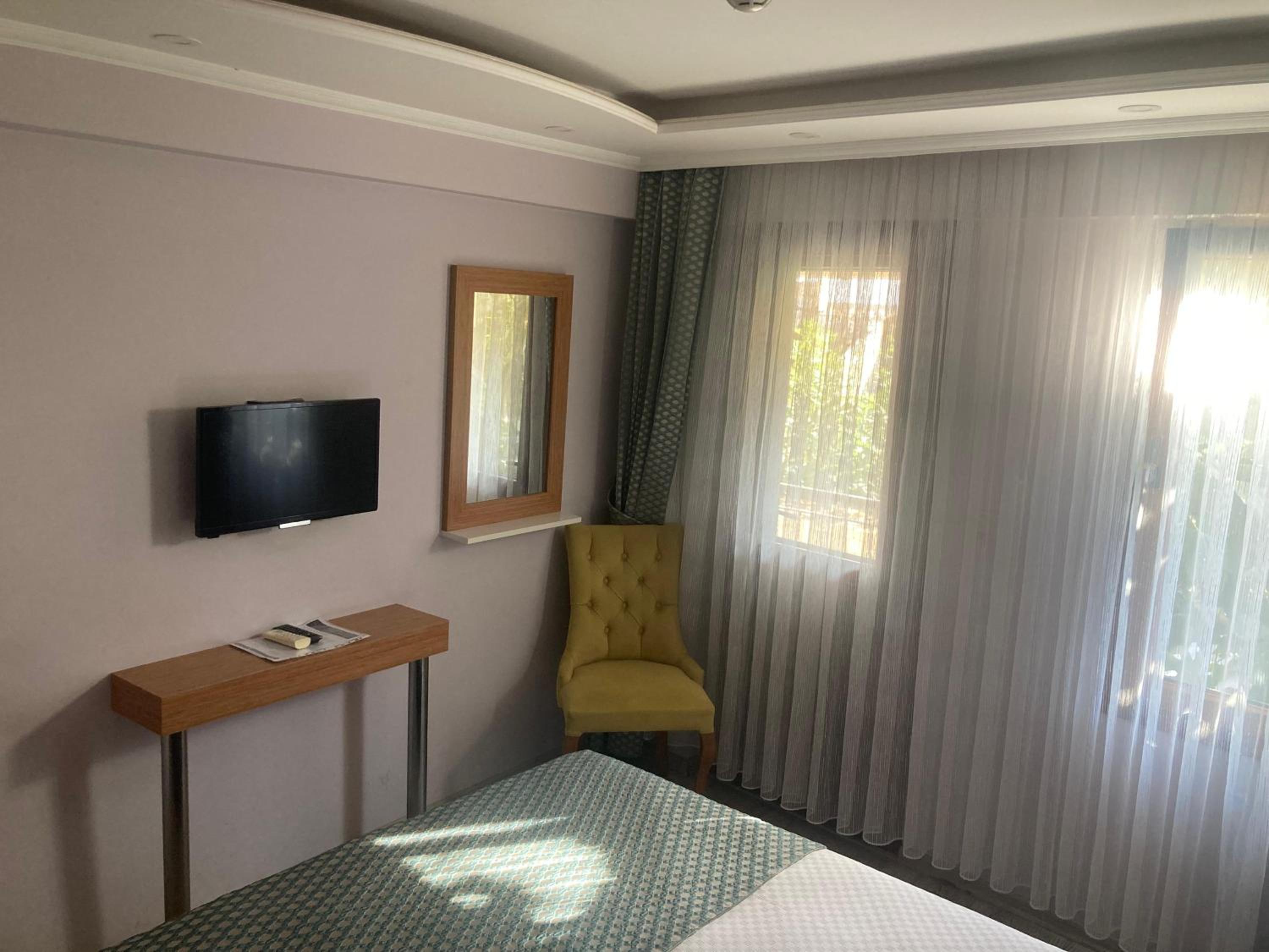 Deluxe Double Room With Balcony photo 1