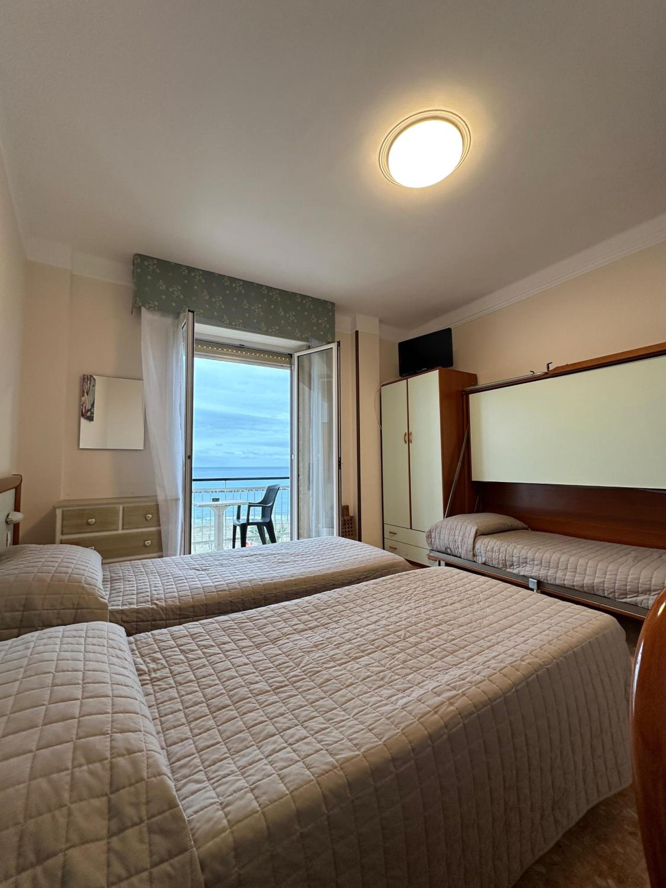 Triple Room photo 2