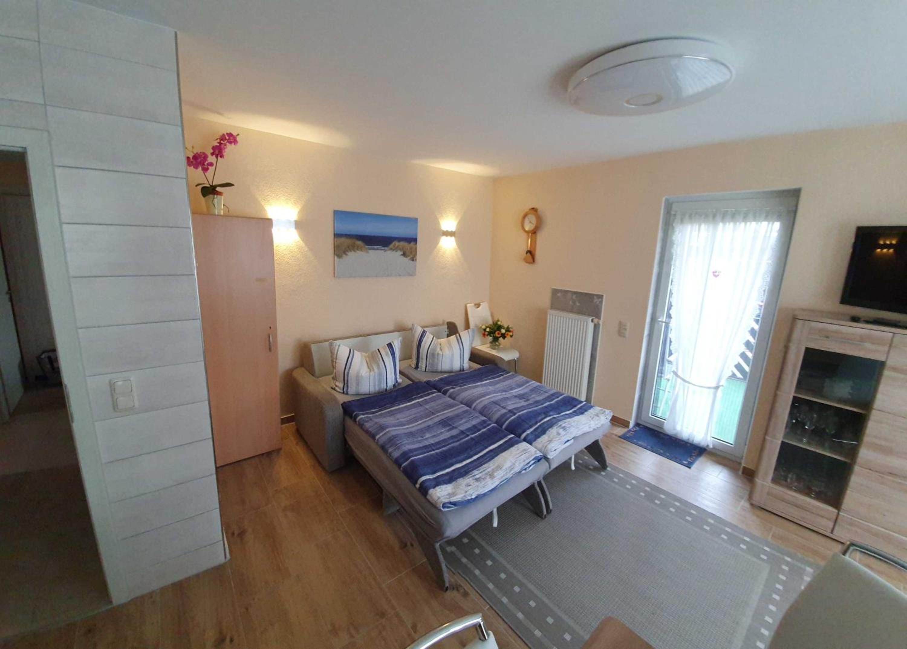 One-Bedroom Apartment with Balcony photo 3