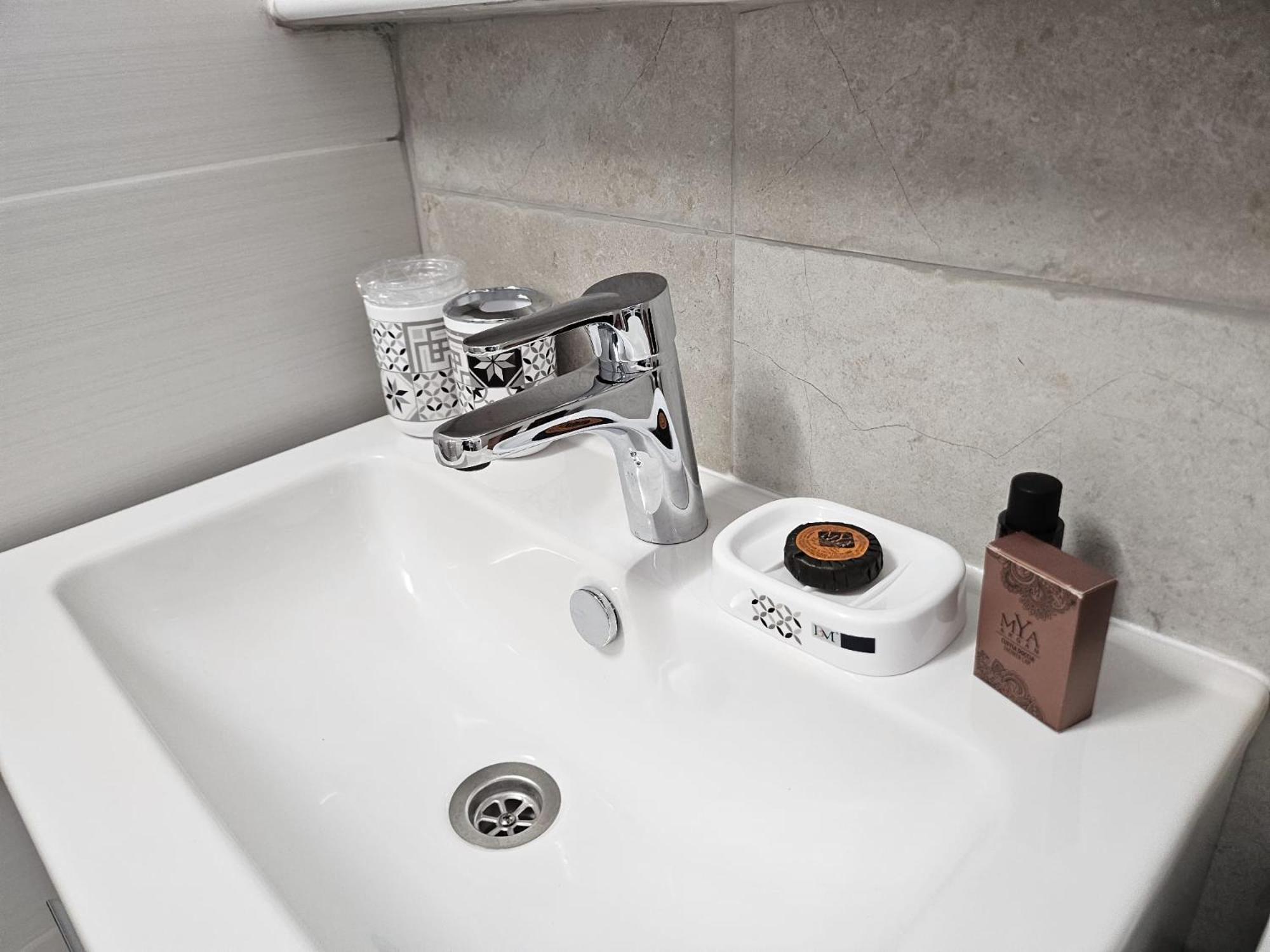 Double Room with Private Bathroom photo 2