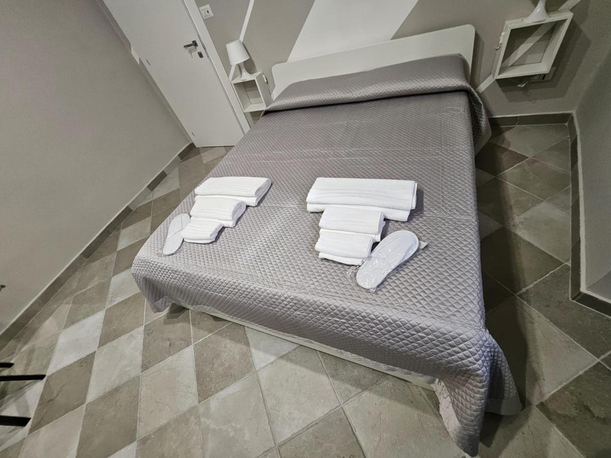 Double Room with Private Bathroom photo 1