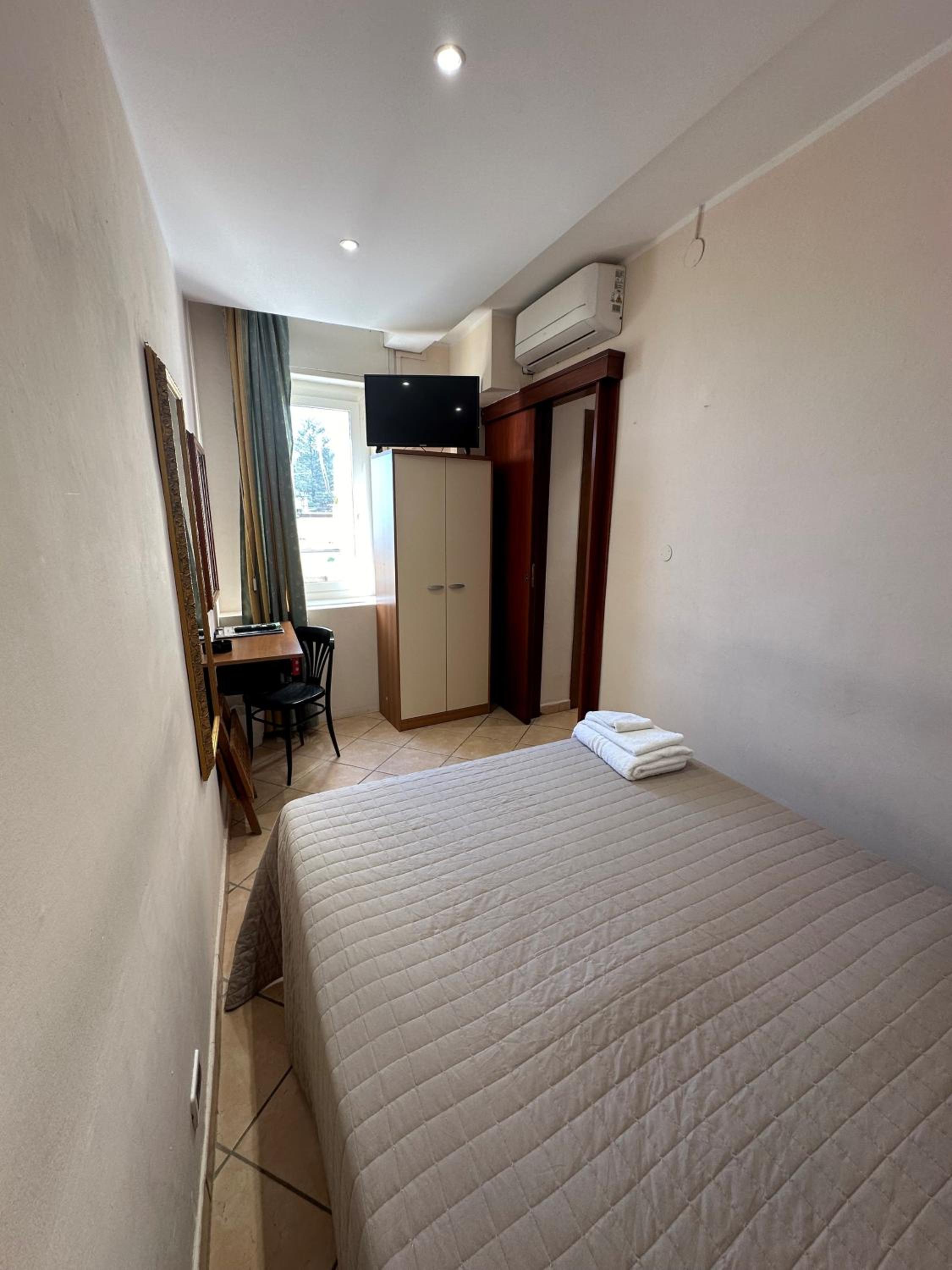 Single Room photo 2