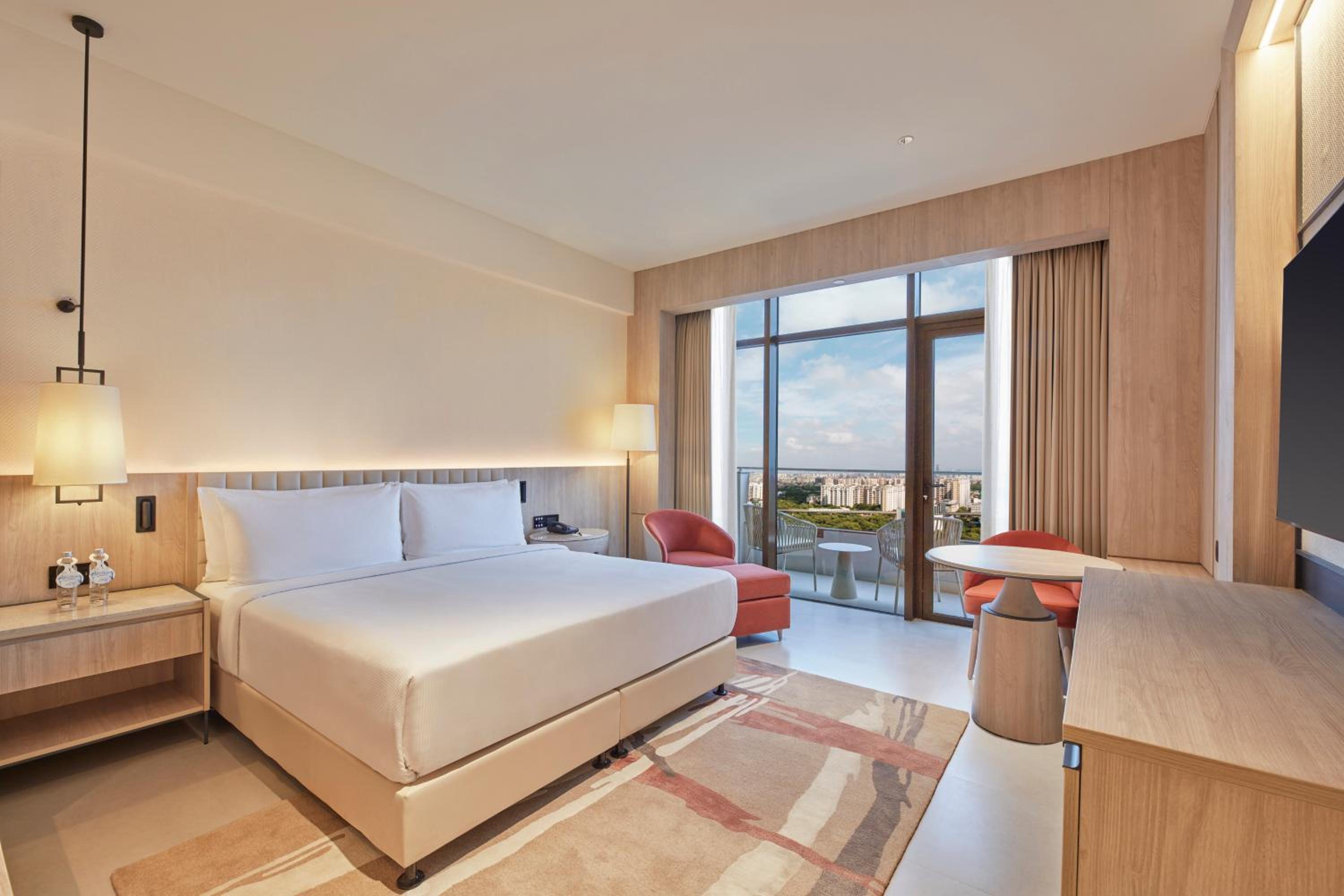 King Guest Room with Balcony - Photo 1