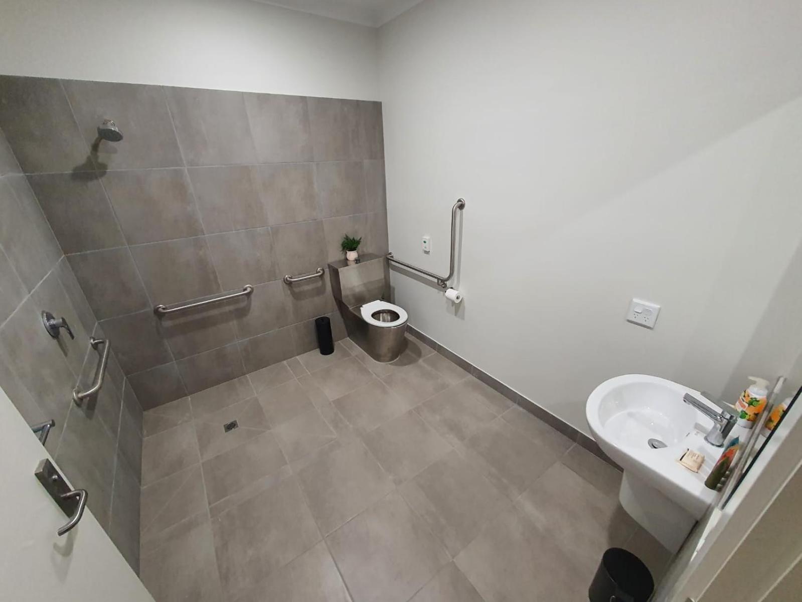 Three-Bedroom House photo 3