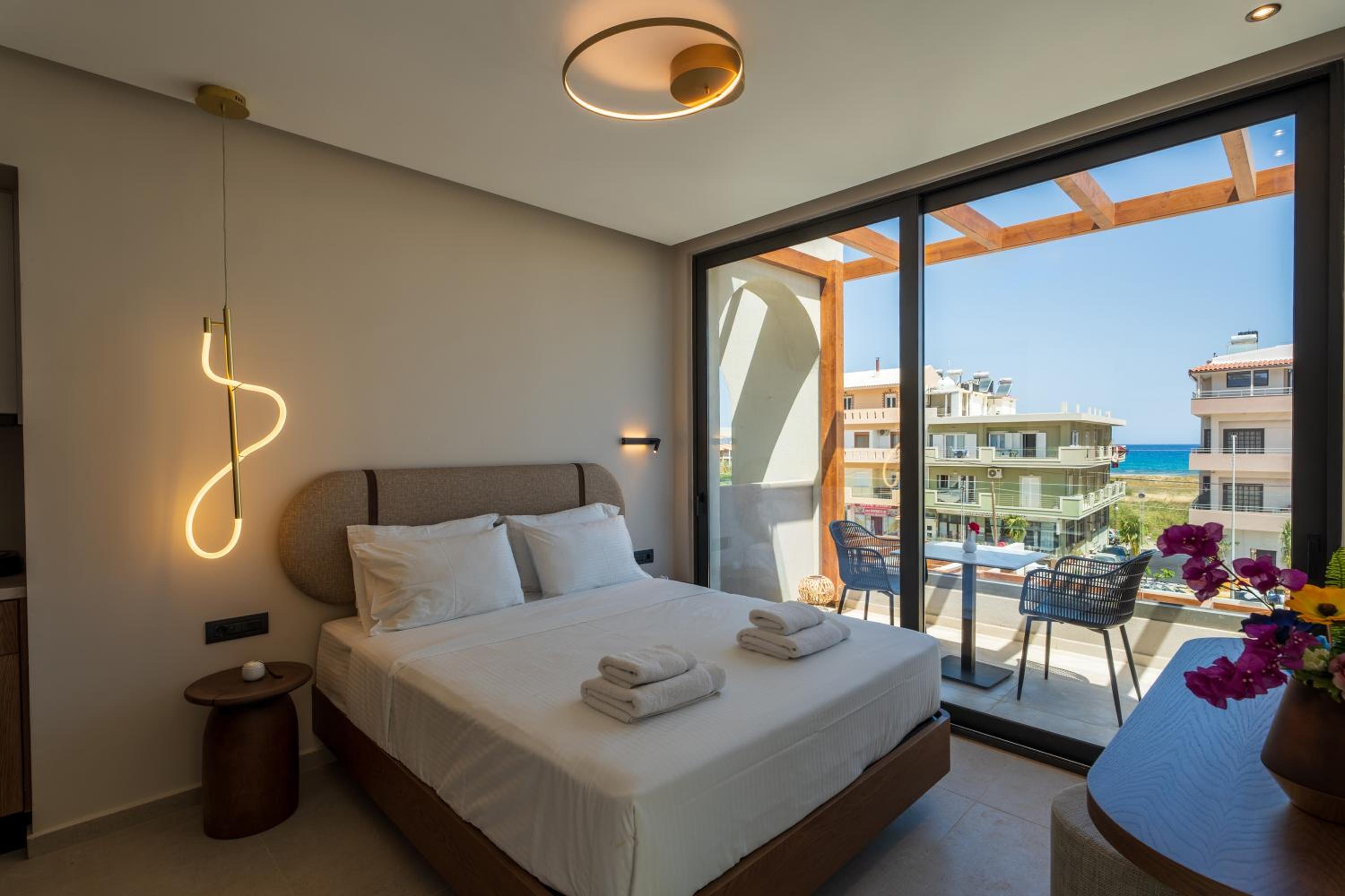 Junior Suite with Jacuzzi - Photo 8