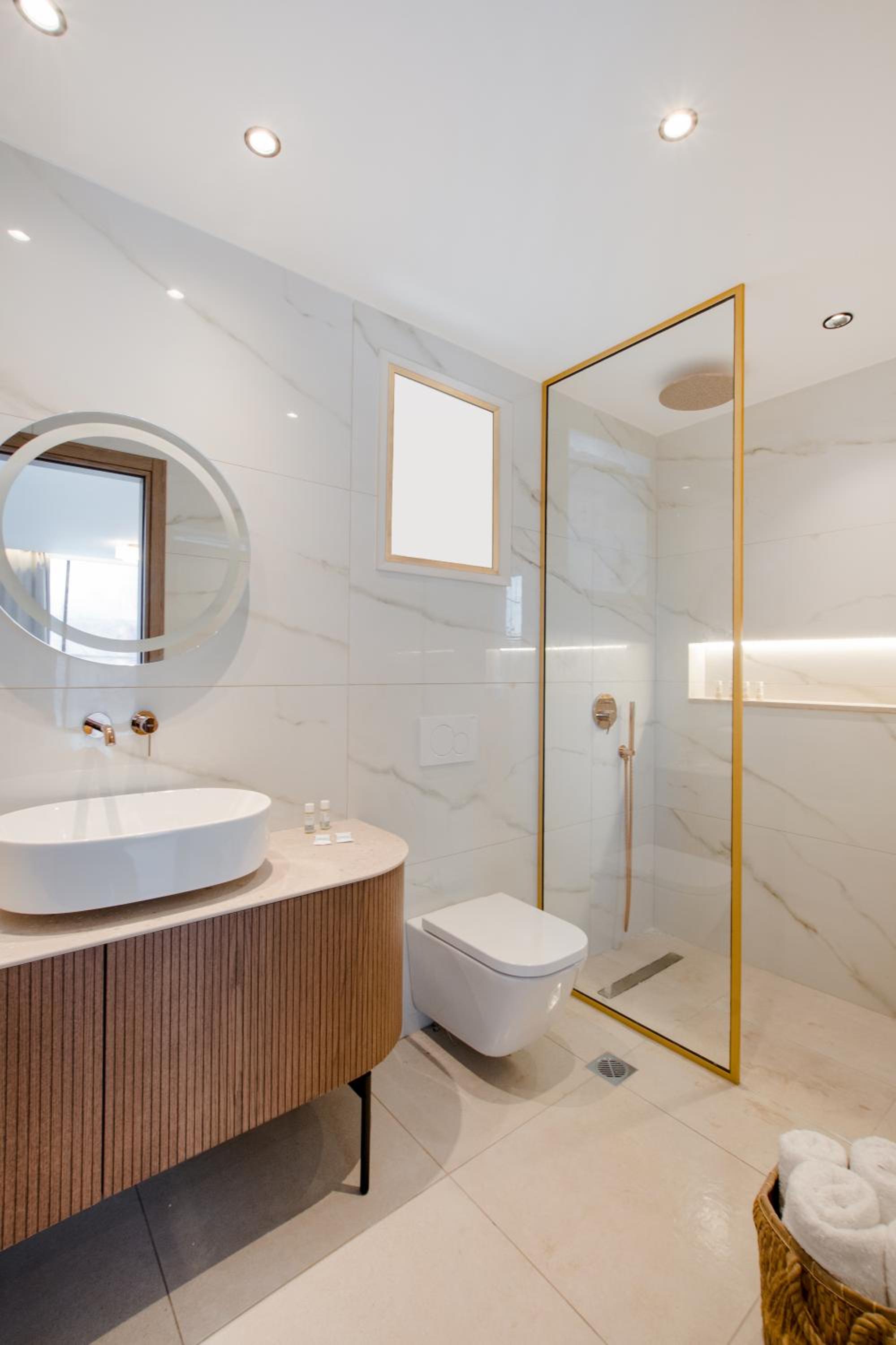 Junior Suite with Jacuzzi - Photo 10