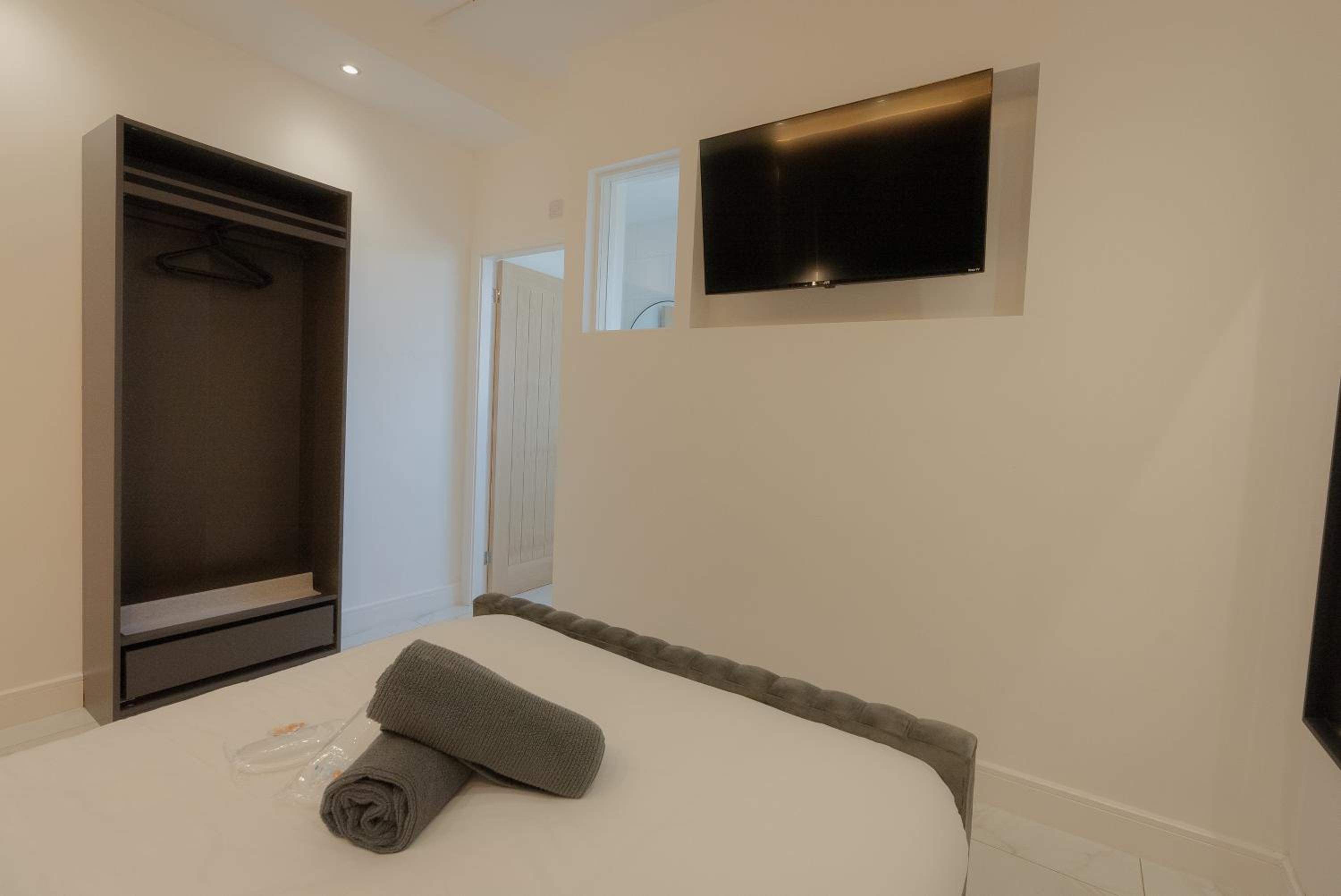 Standard Double Room - Photo 21