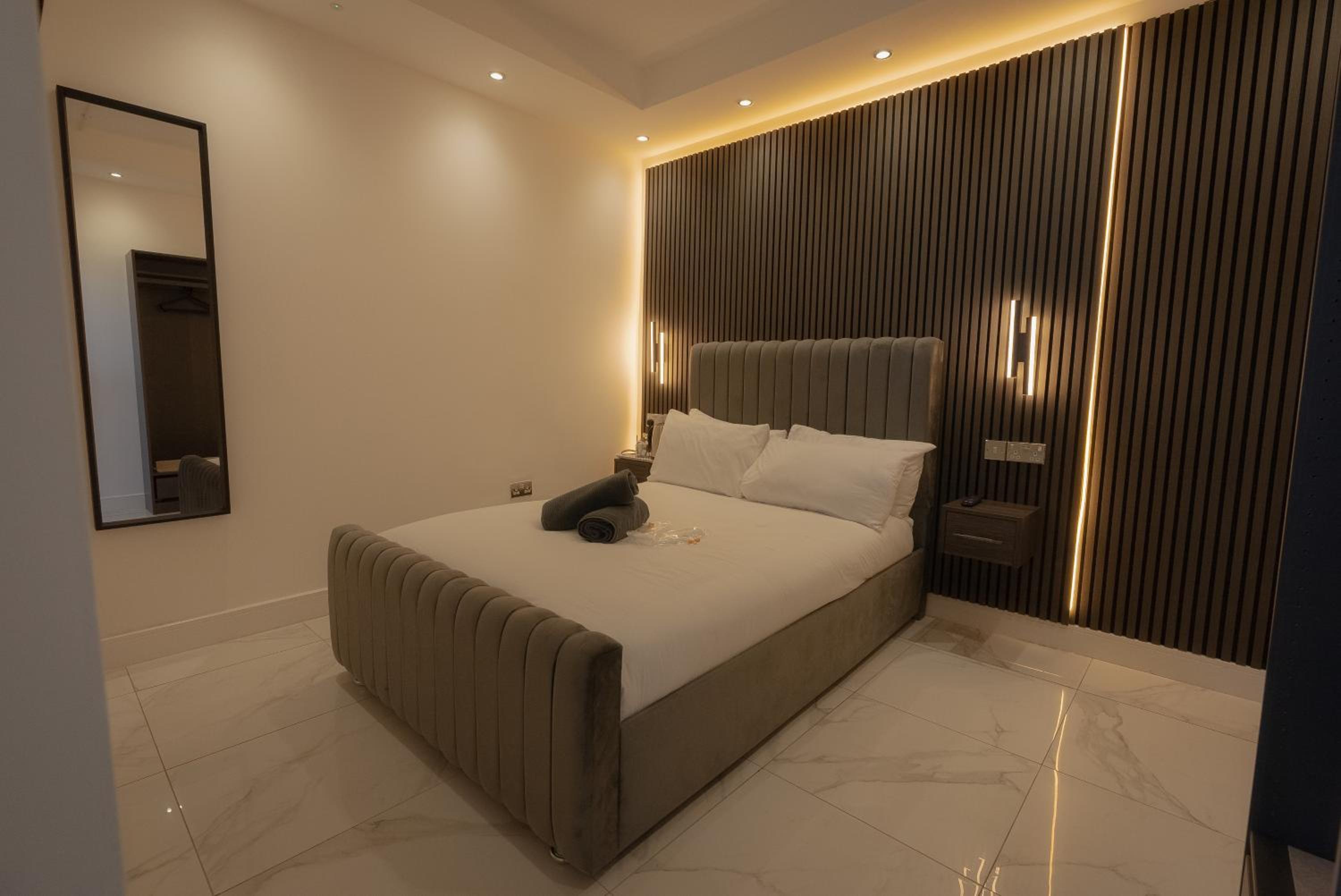 Standard Double Room - Photo 9