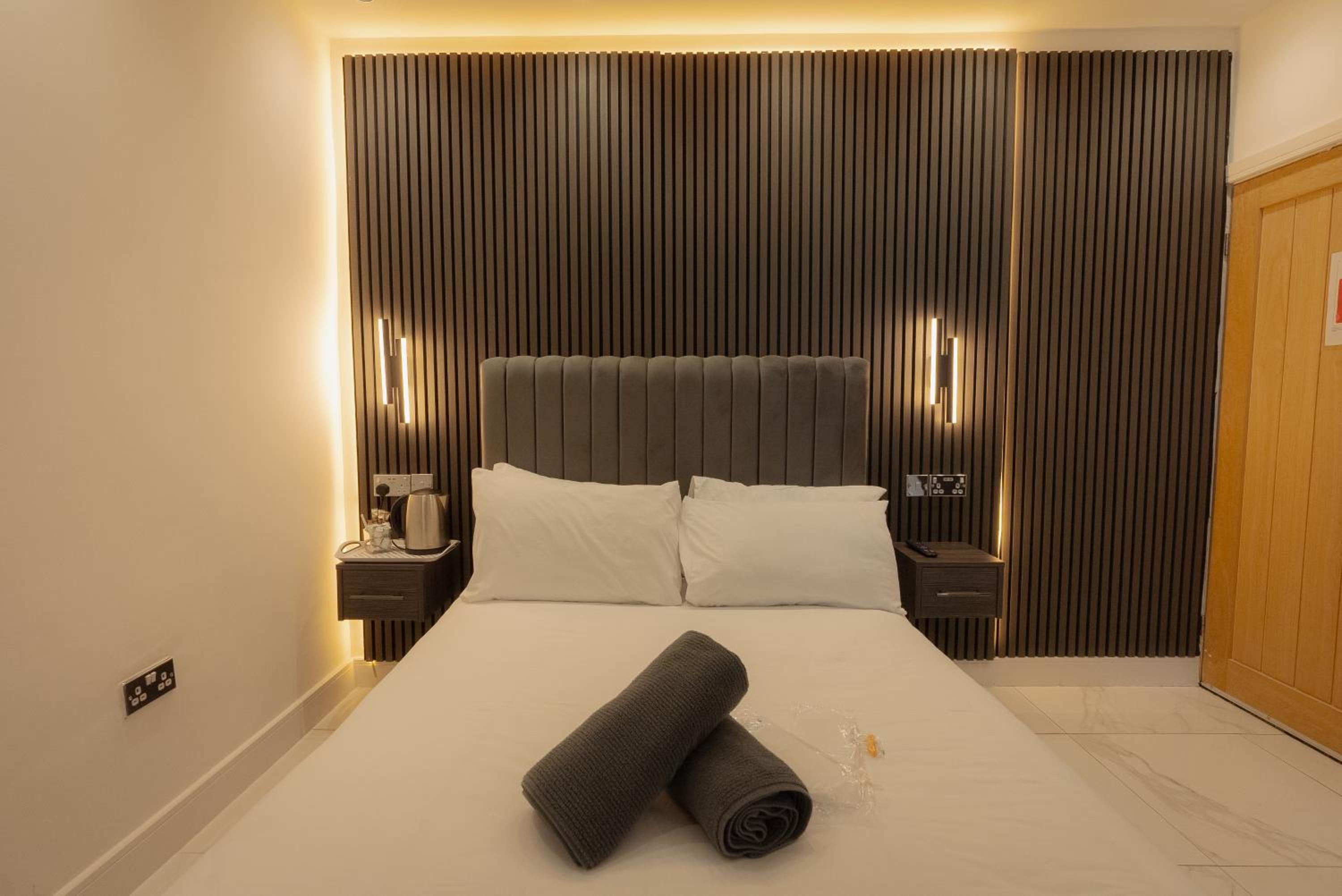 Standard Double Room - Photo 23