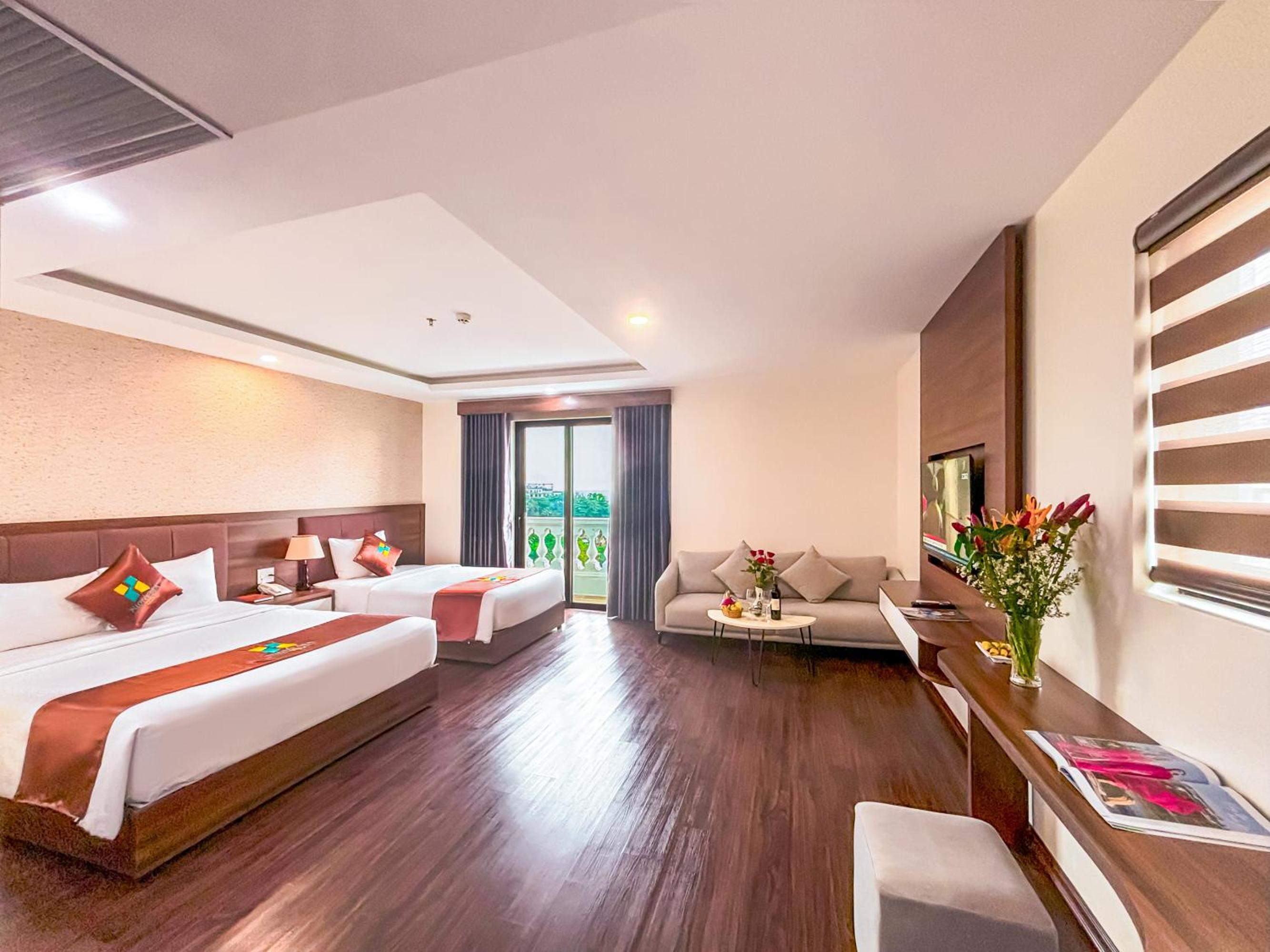 Suite with Garden View