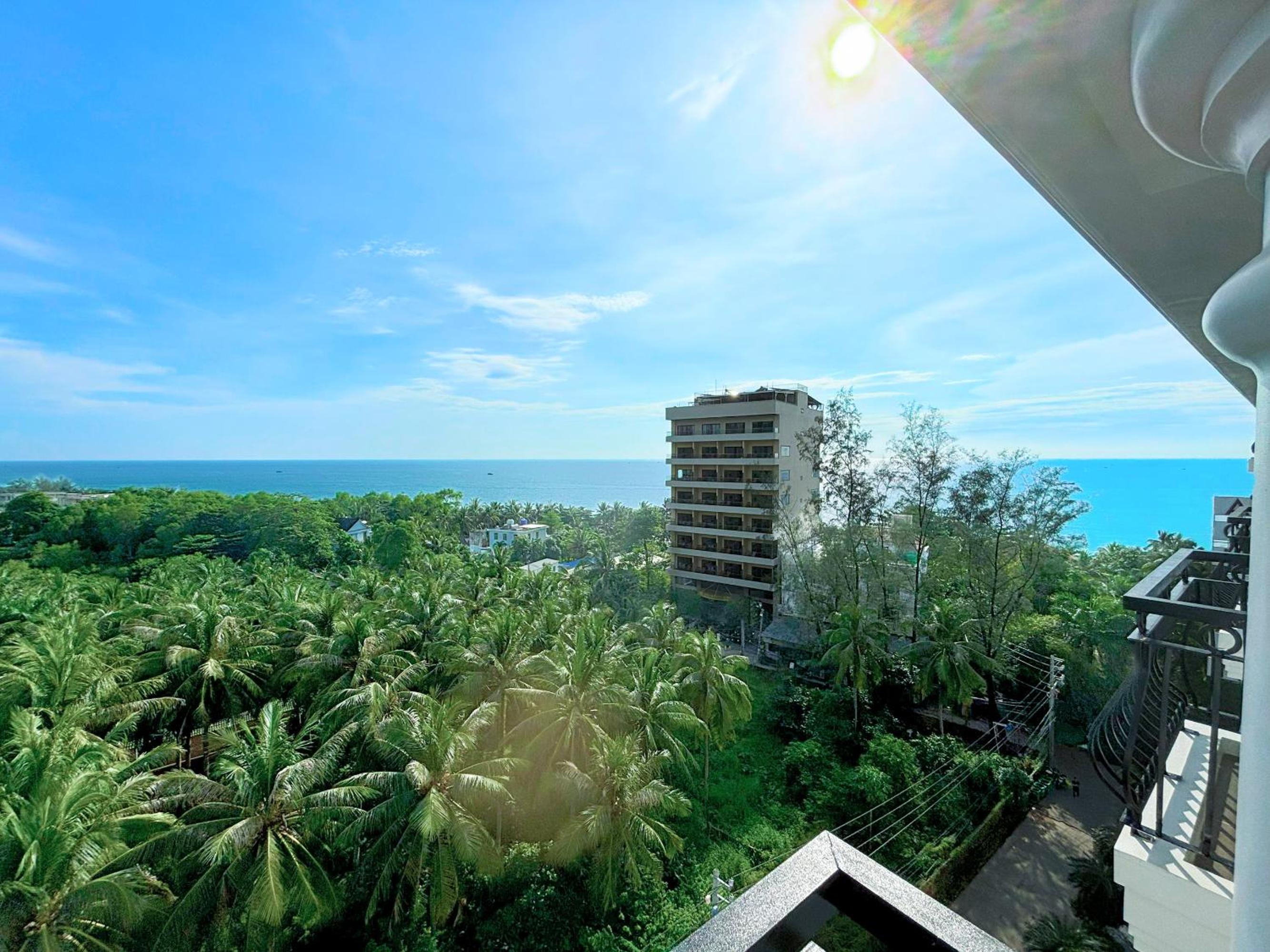 Deluxe Double or Twin Room with Sea View - Photo 14