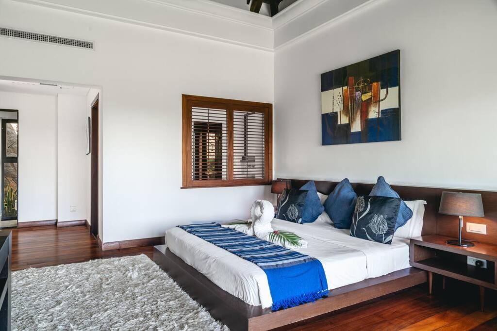 Villa photo 2