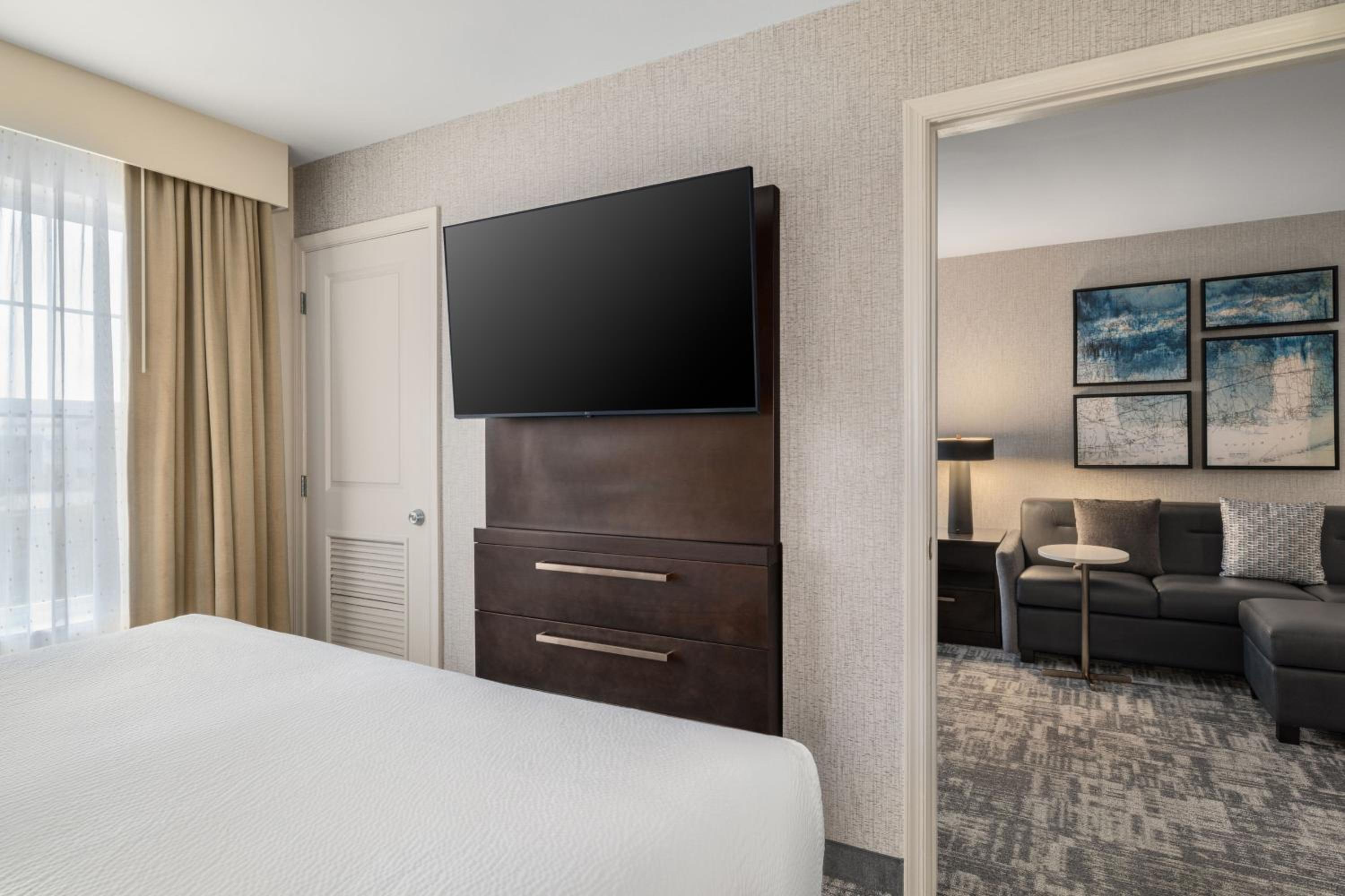 One-Bedroom King Suite photo 3