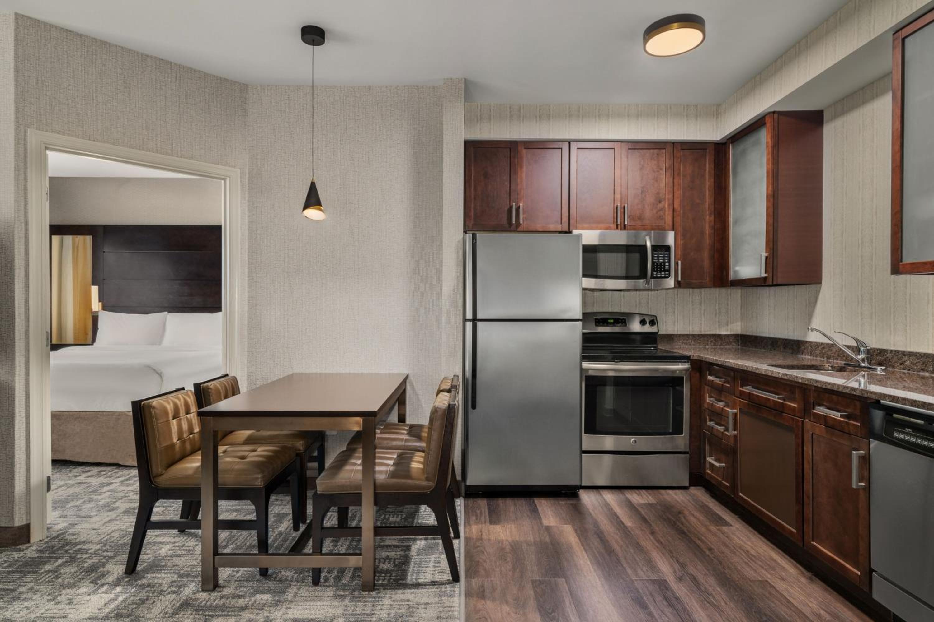 Two-Bedroom Suite with Roll-In Shower - Mobility Accessible photo 3