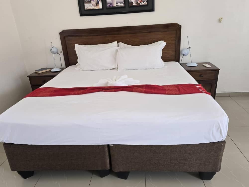 Deluxe King Suite photo 1