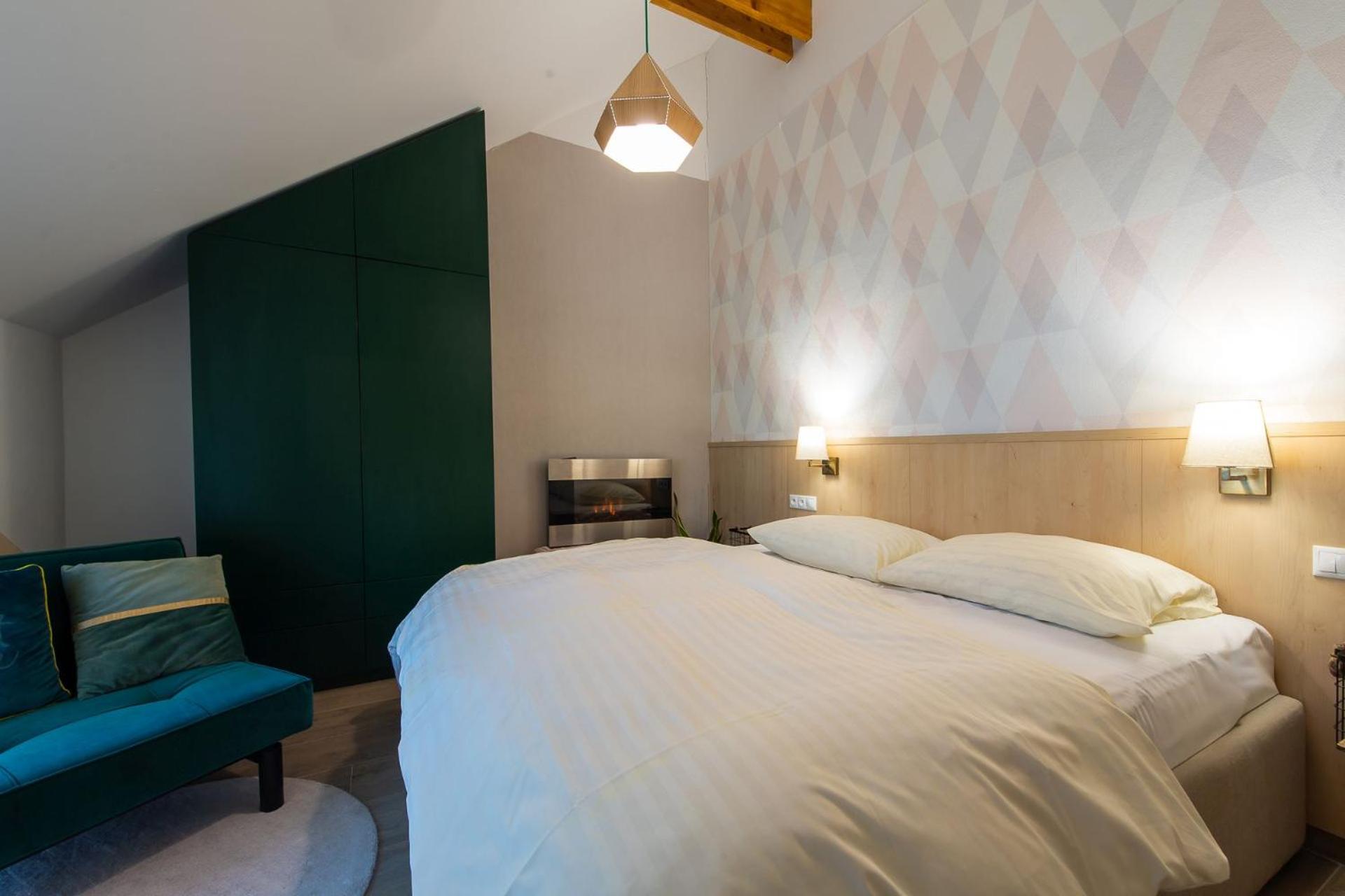 Two-Bedroom Apartment - Photo 9