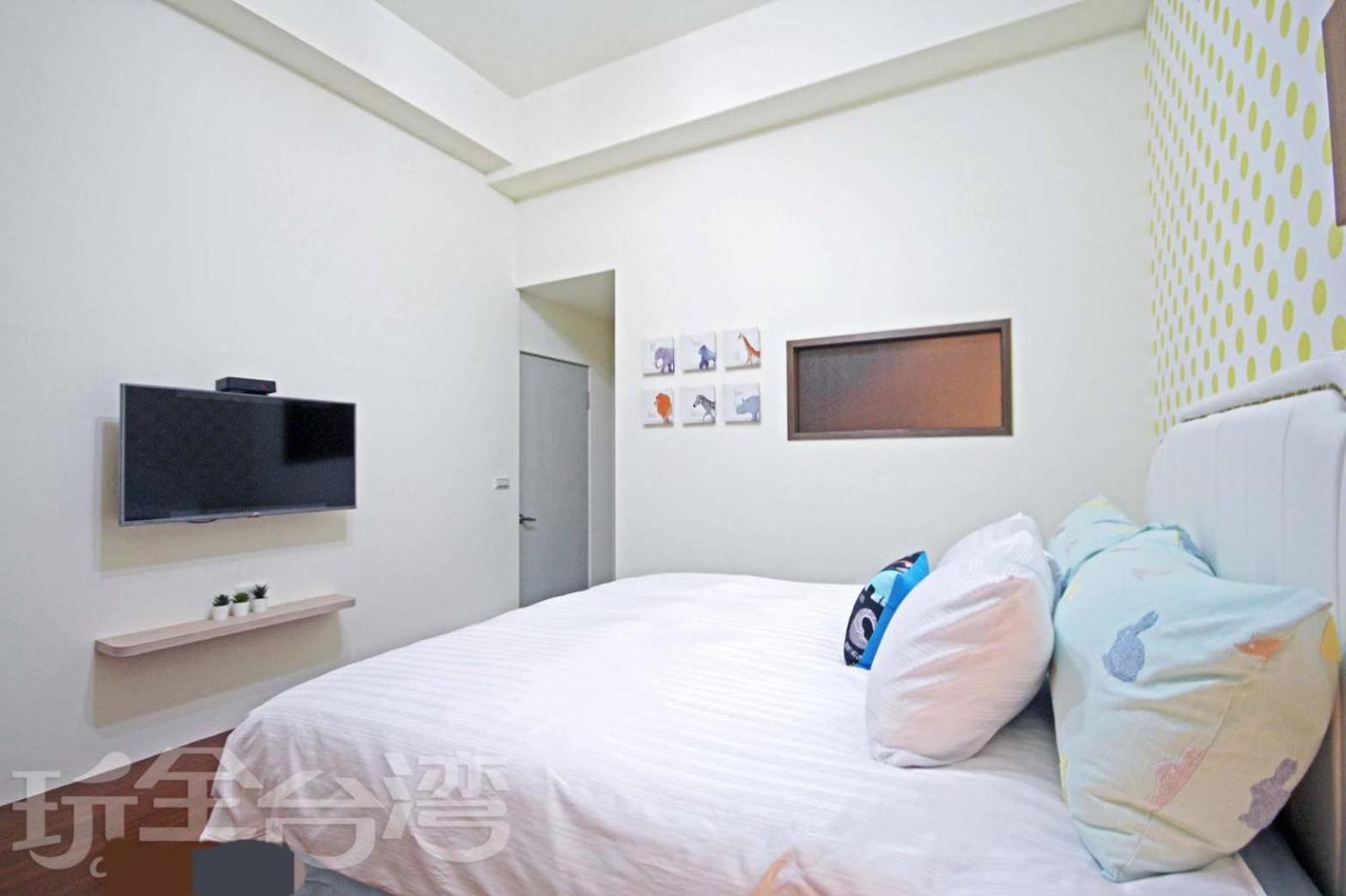 Queen Room photo 2