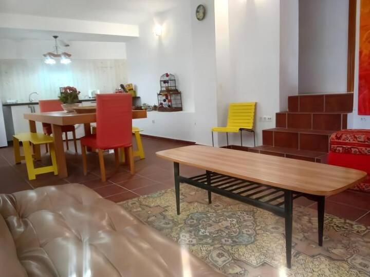 Four-Bedroom House photo 3