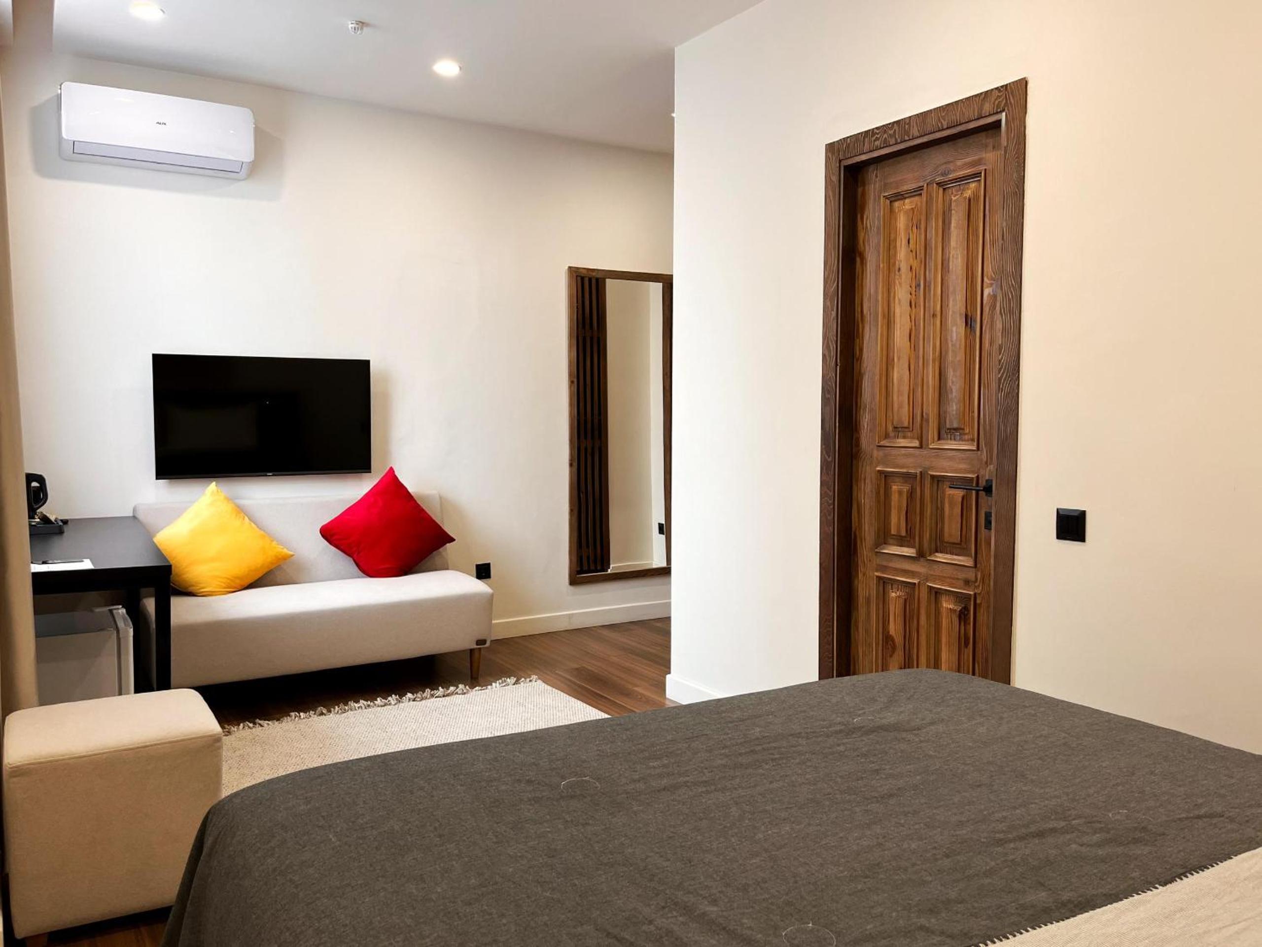 Double Room - Photo 7