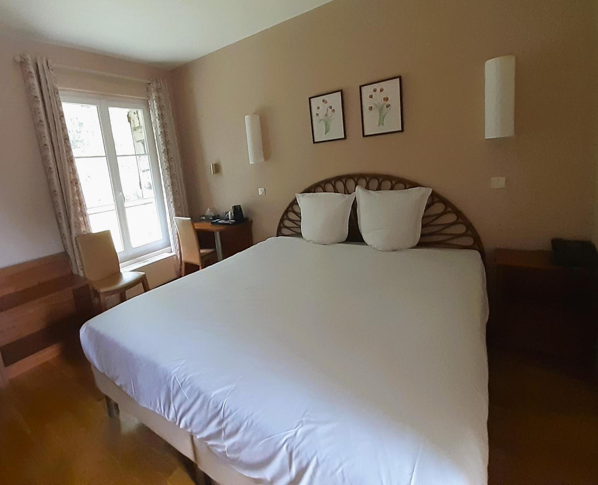 Double or Twin Room - Photo 3