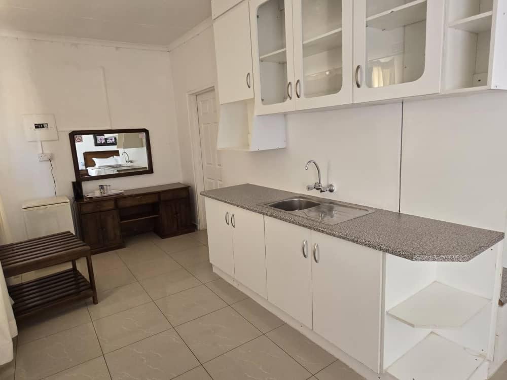 Deluxe King Suite photo 3