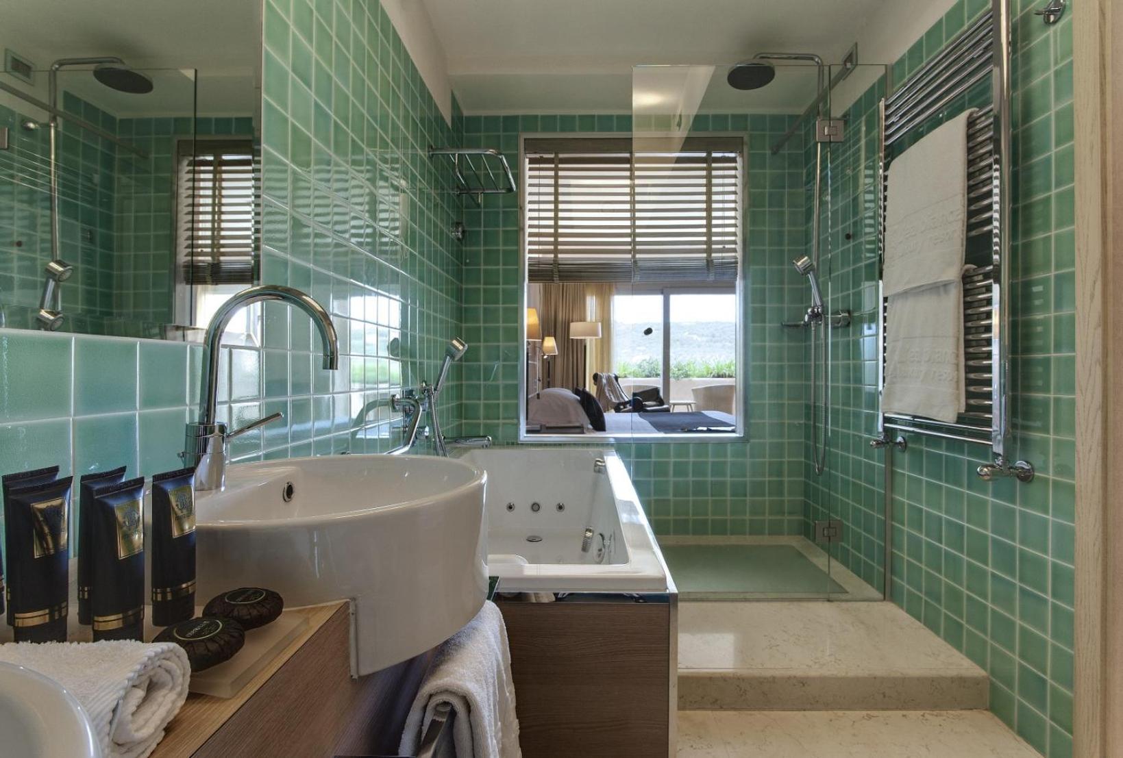 Junior Suite with Balcony and Sea View - Photo 3