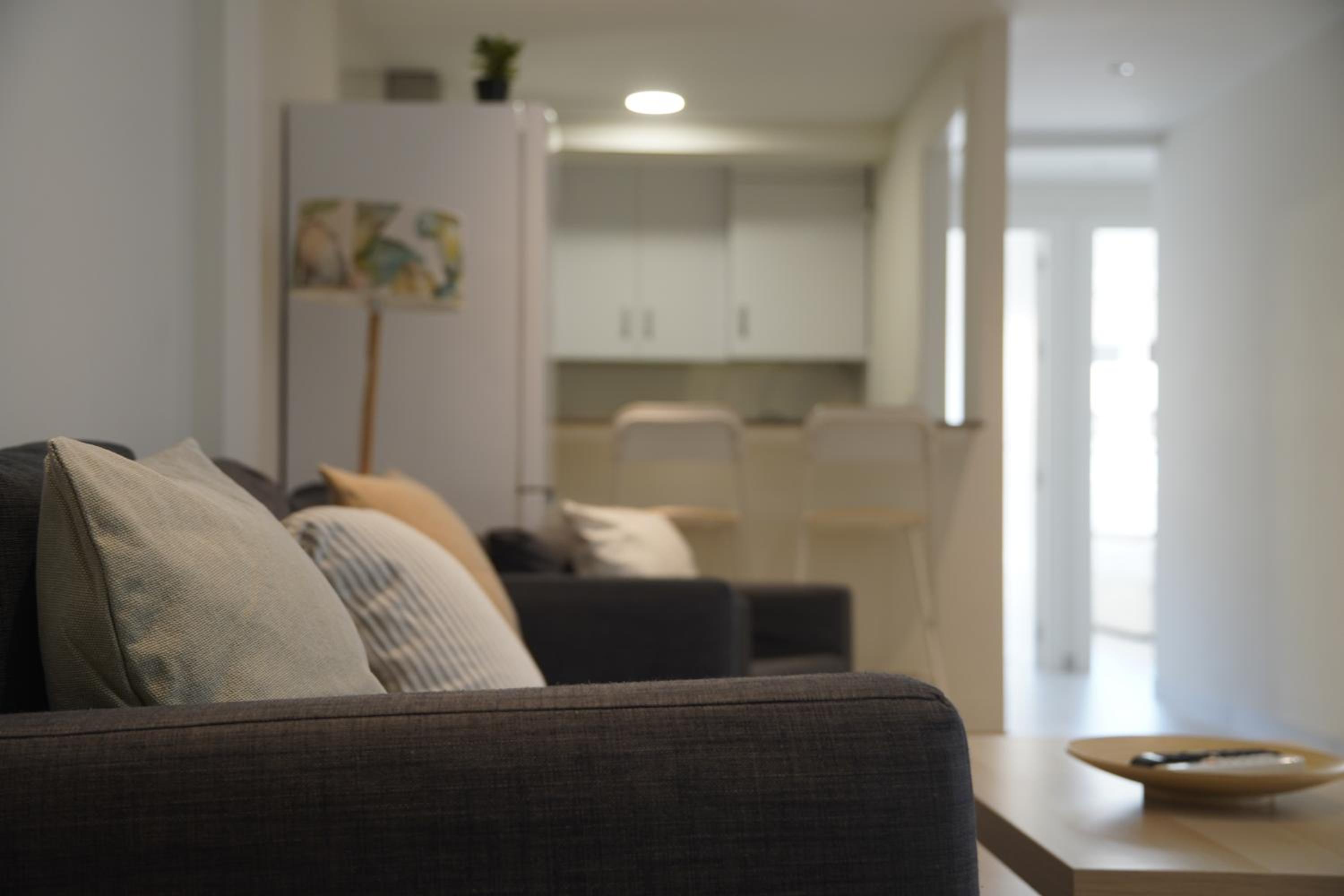 Apartamento de tres habitaciones con balcón