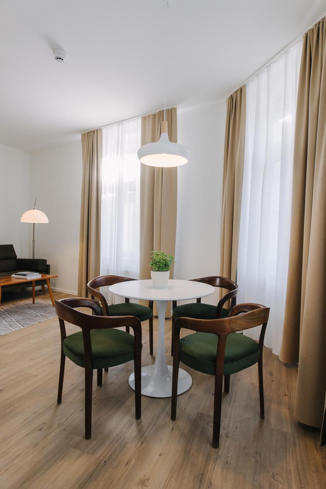 One-Bedroom Apartment photo 2