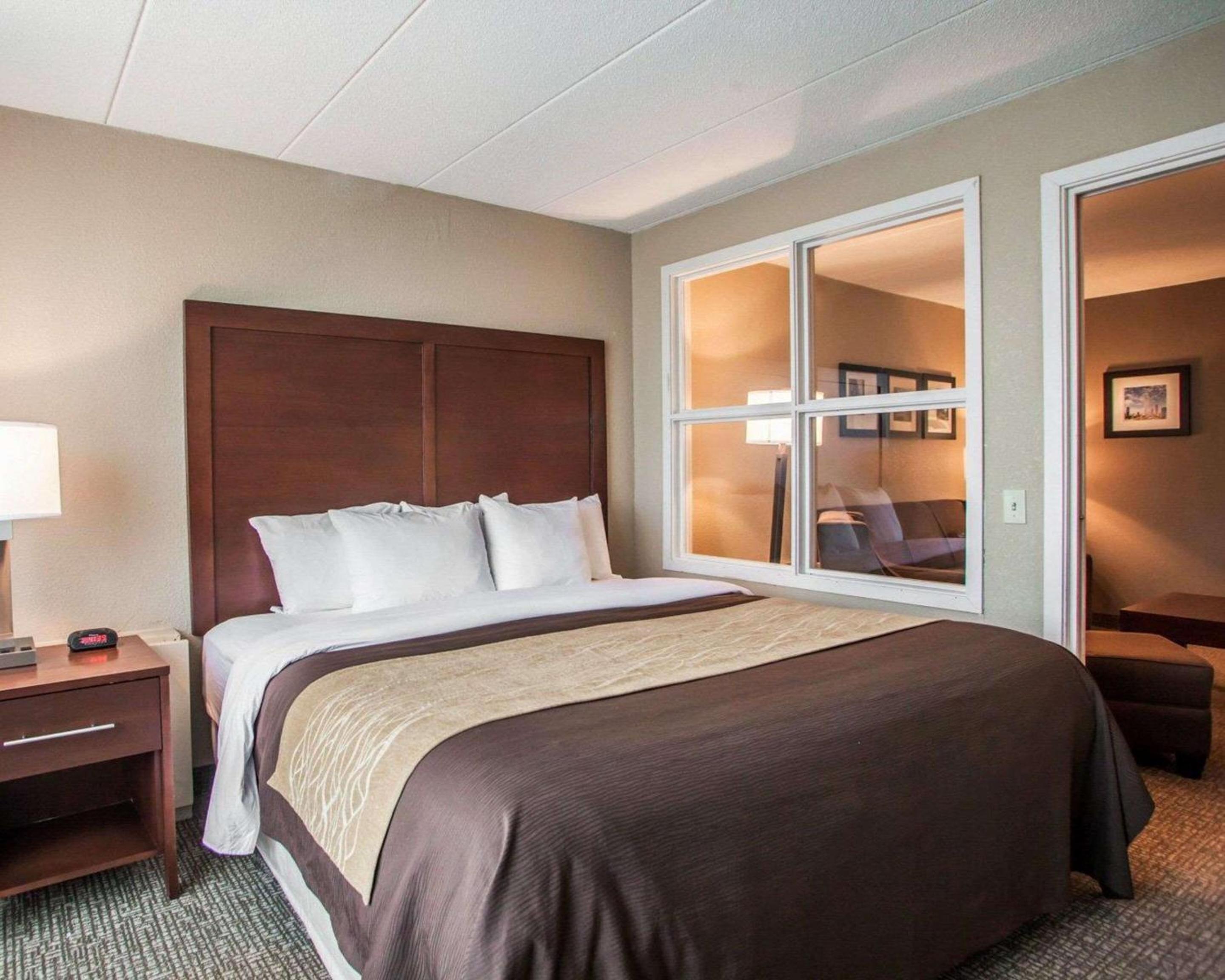 King Suite - Non-Smoking - Photo 1