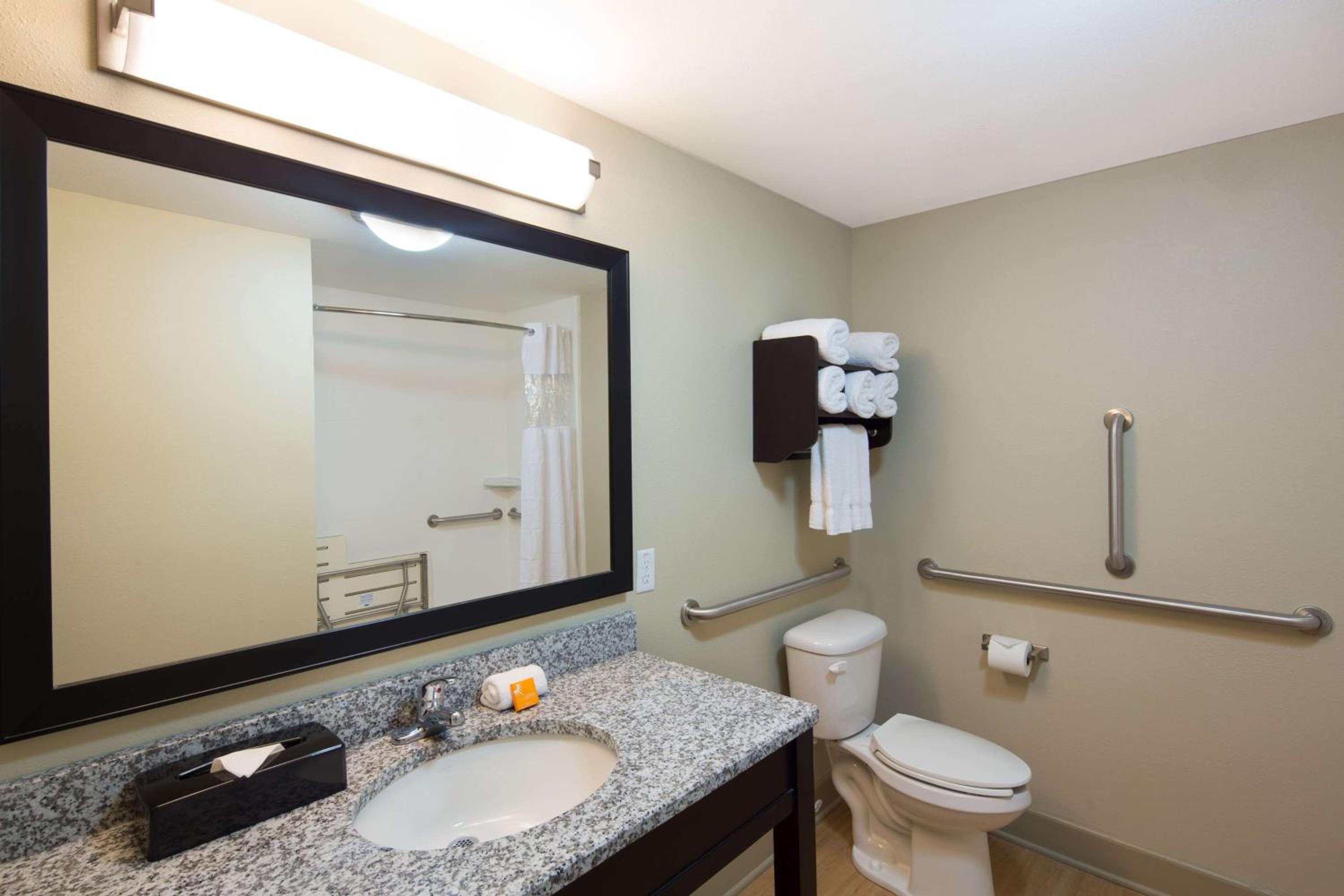Queen Room with Two Queen Beds - Extended Mobility Accessible - Various Views - Non-Smoking photo 3