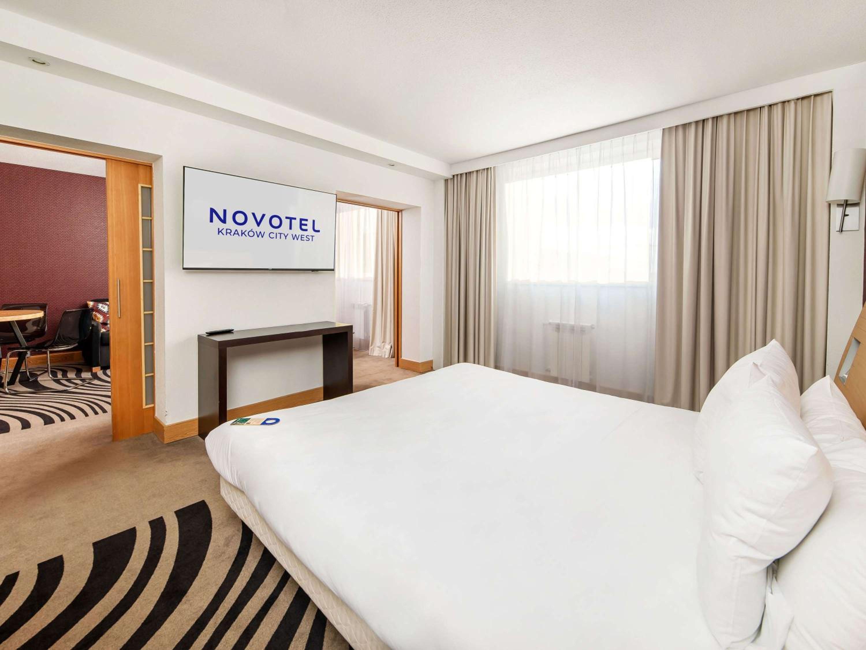 Suite - Photo 12
