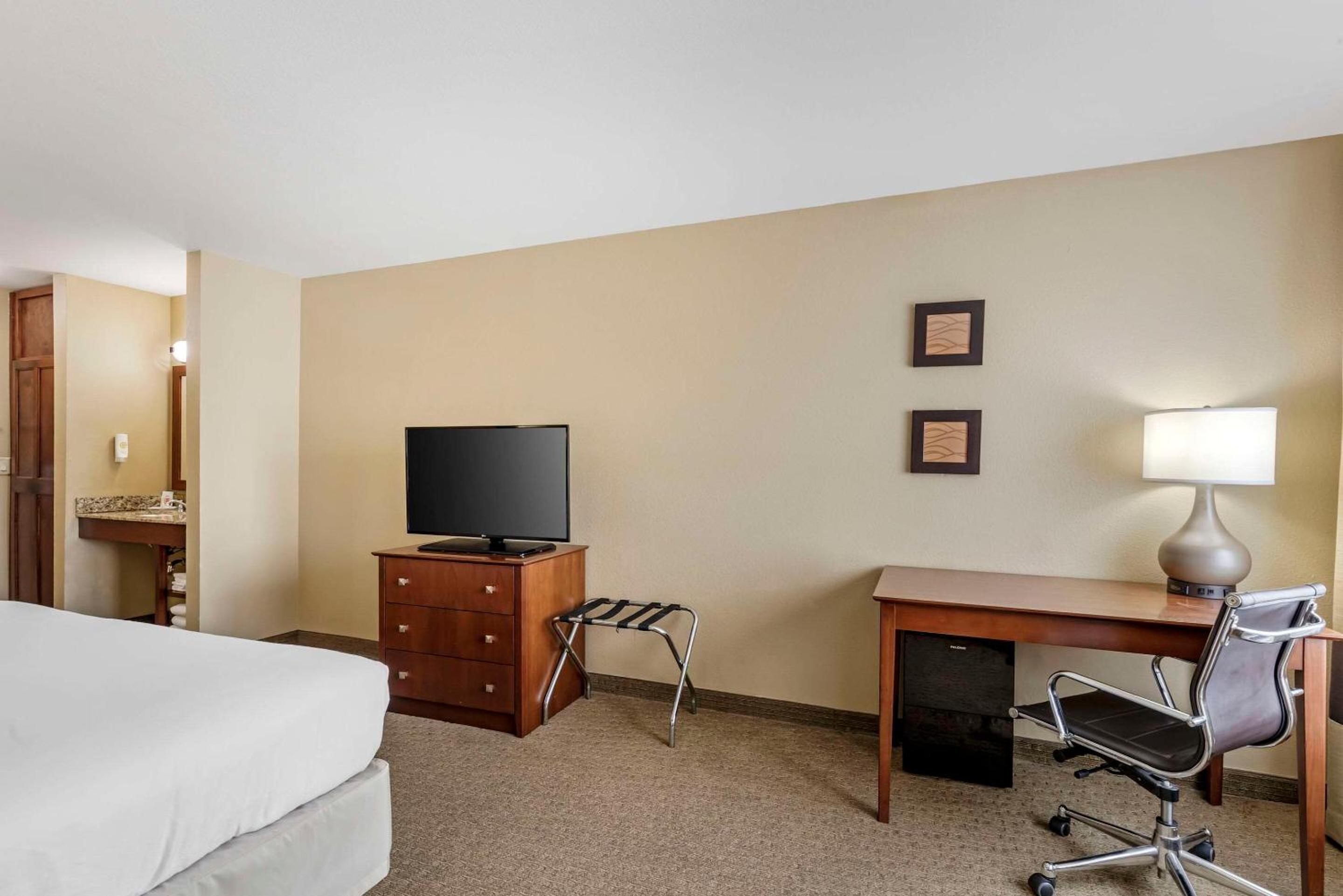 King Room - Non-Smoking - Photo 1