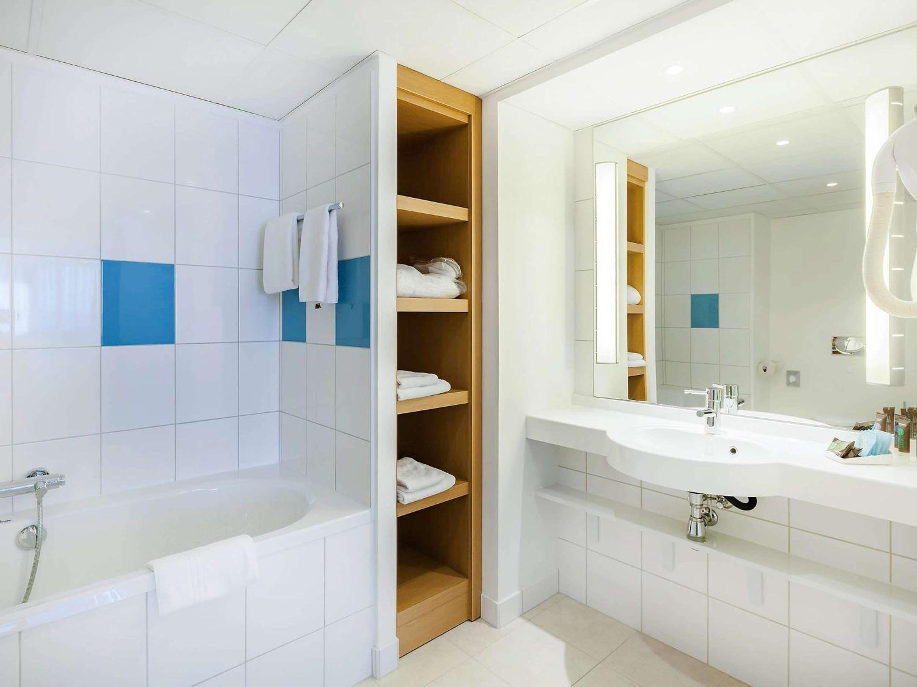 Suite - Photo 11