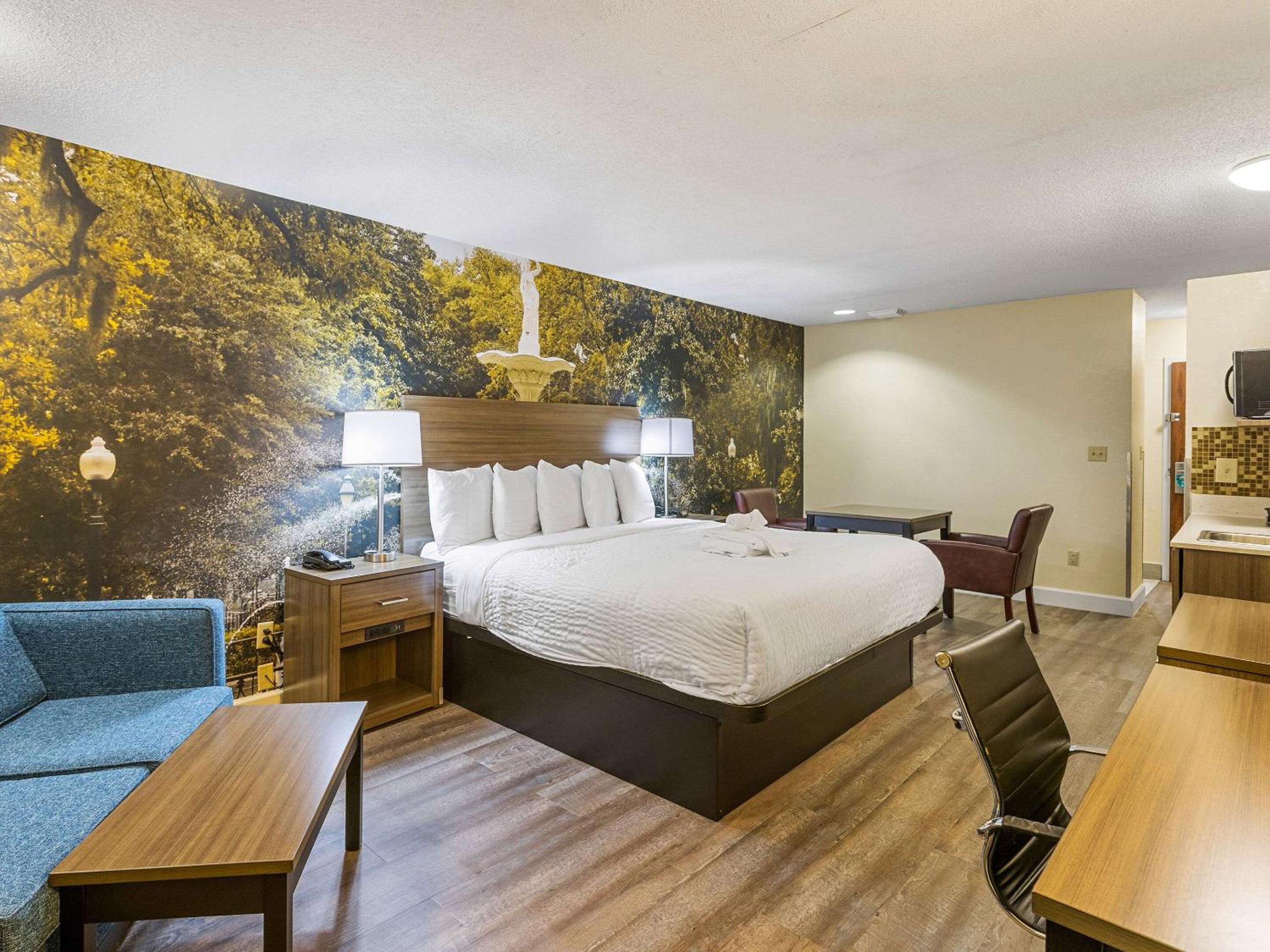 King Suite - Non-Smoking - Photo 1