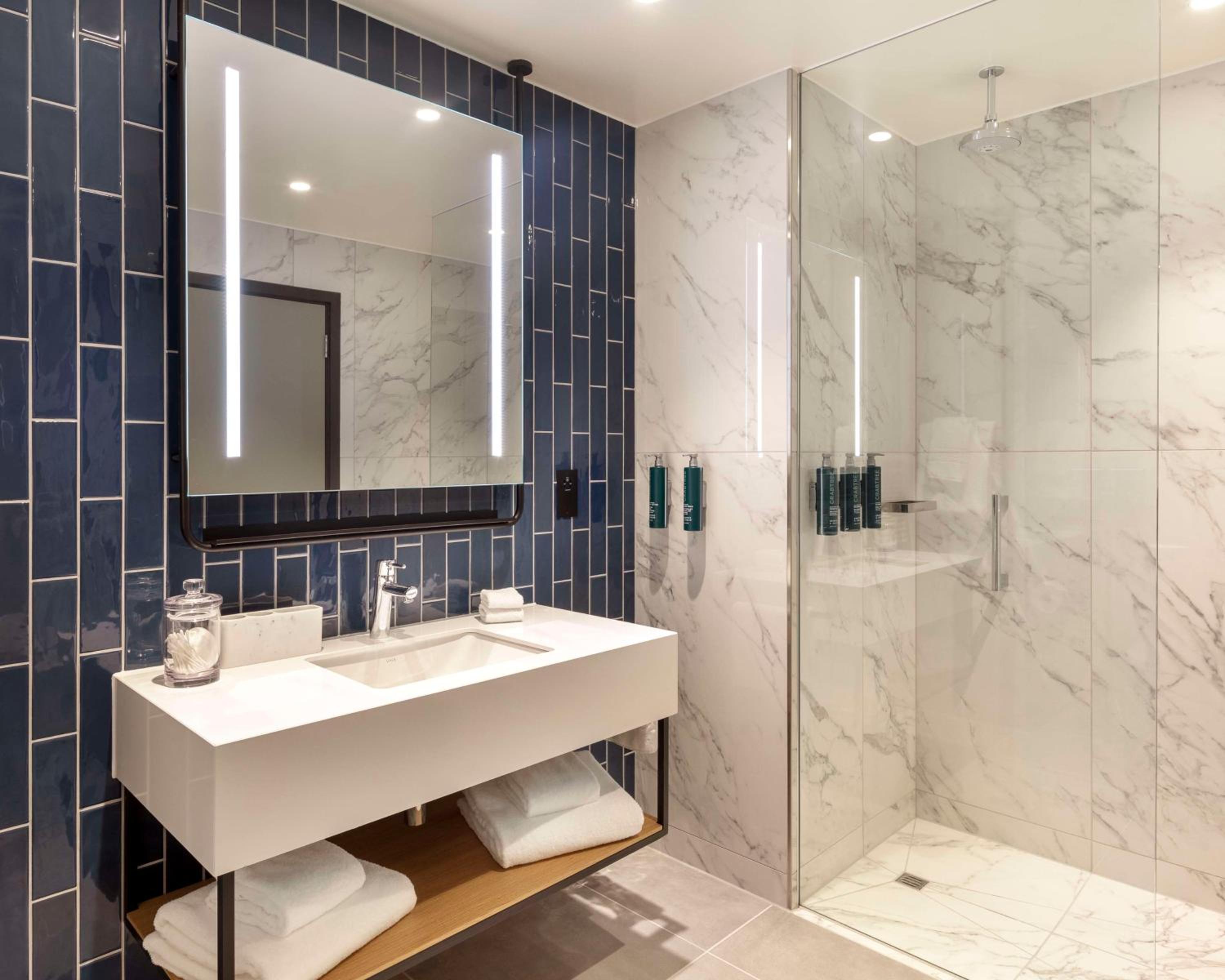 Super King One-Bedroom Suite - Photo 3